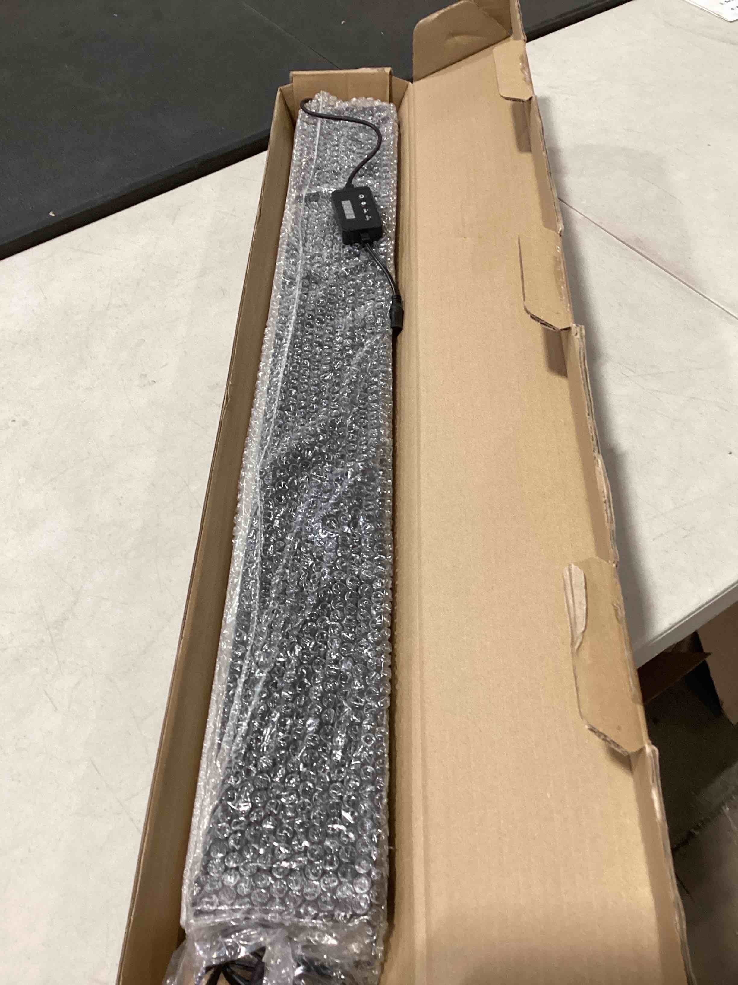 https://s3.amazonaws.com/lotting-images-prod/bidfta/YEL6838786_1728325050249.jpeg