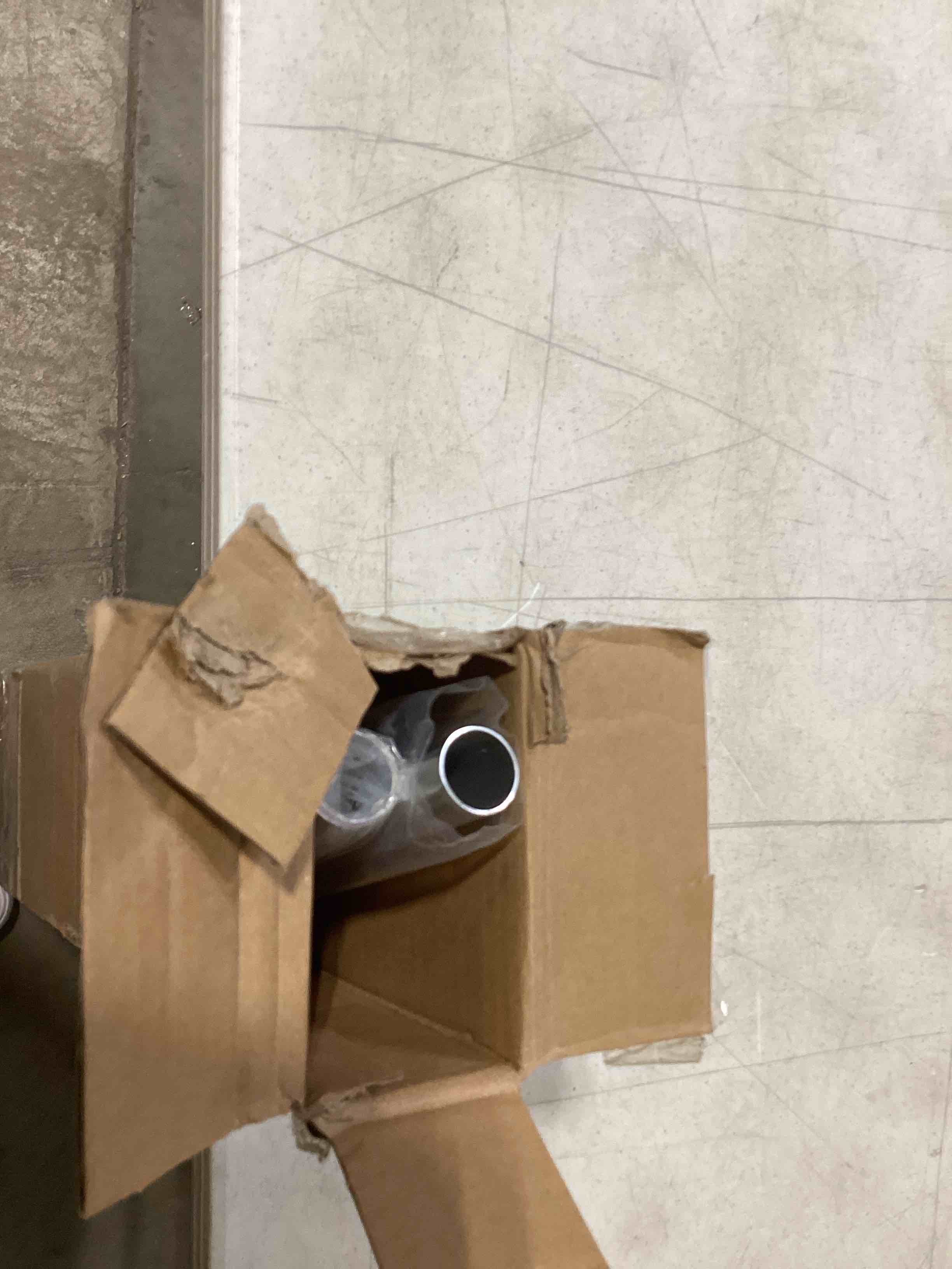 https://s3.amazonaws.com/lotting-images-prod/bidfta/YEL6840279_1728930988045.jpeg
