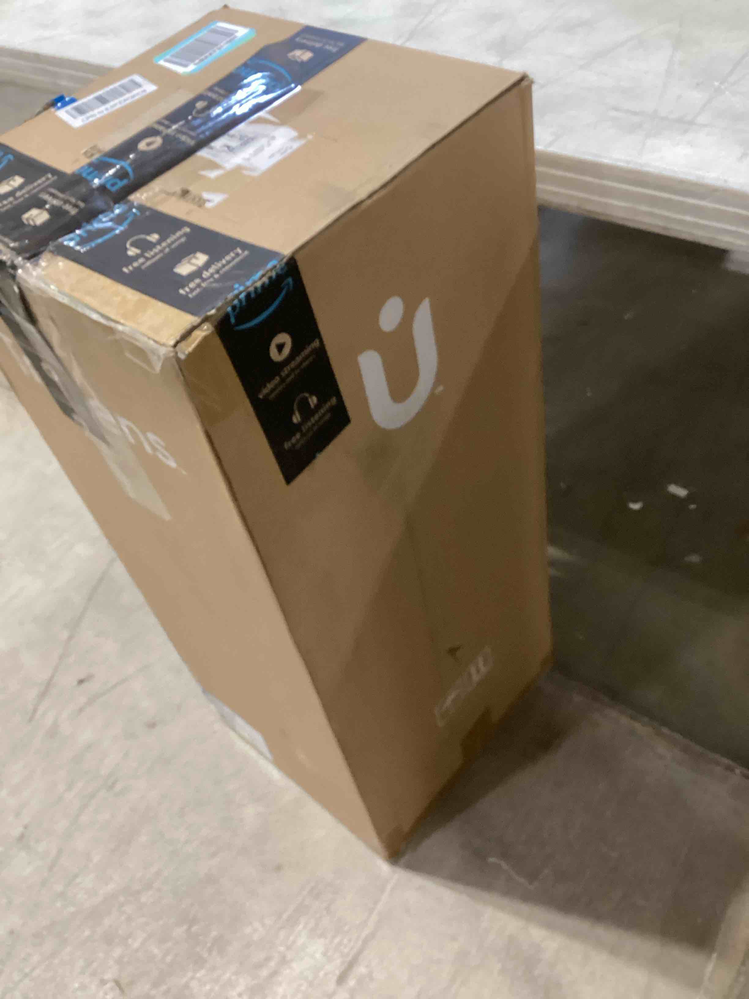 https://s3.amazonaws.com/lotting-images-prod/bidfta/YEL6840281_1728931362348.jpeg