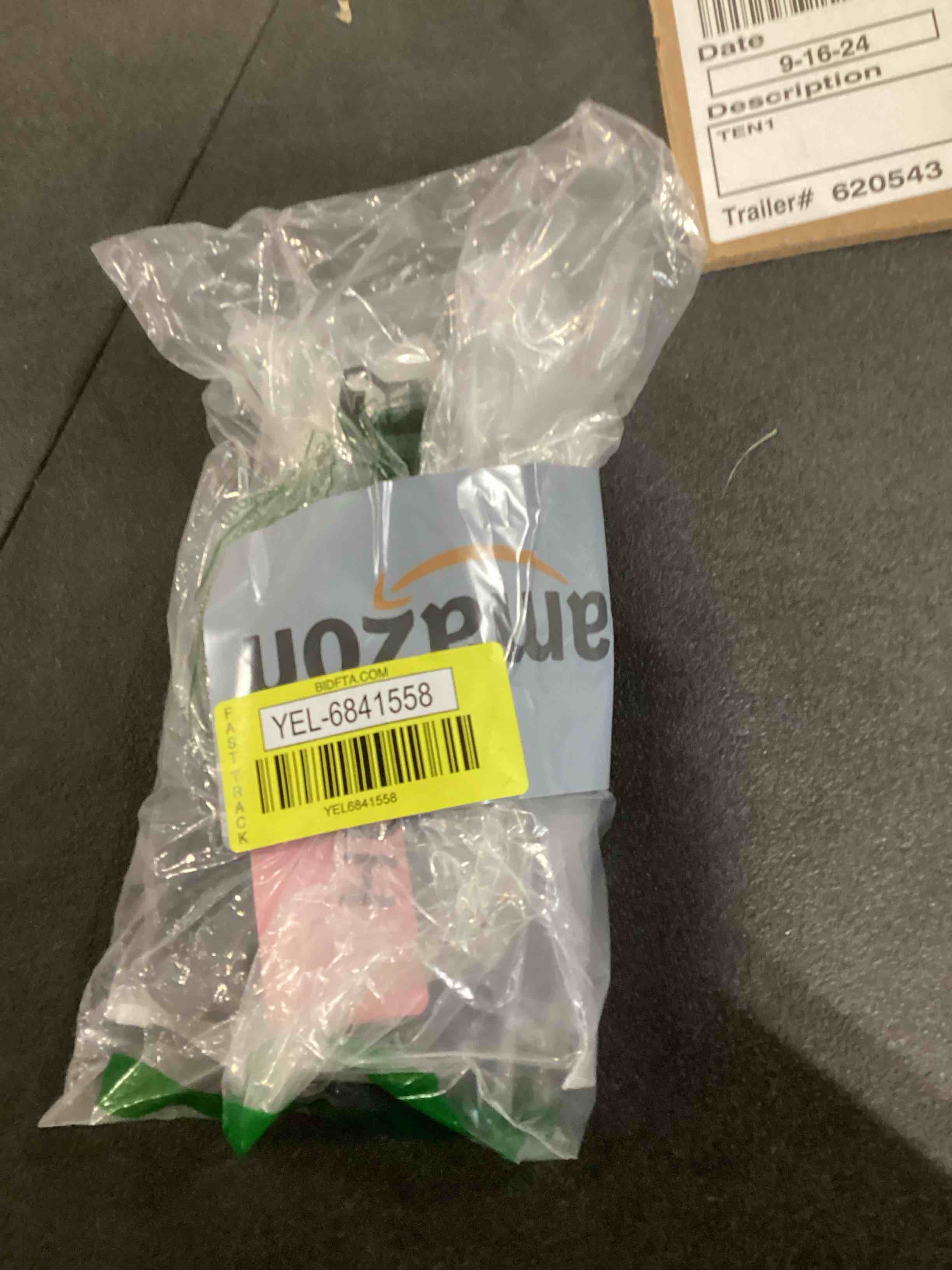 https://s3.amazonaws.com/lotting-images-prod/bidfta/YEL6841558_1727718044782.jpeg