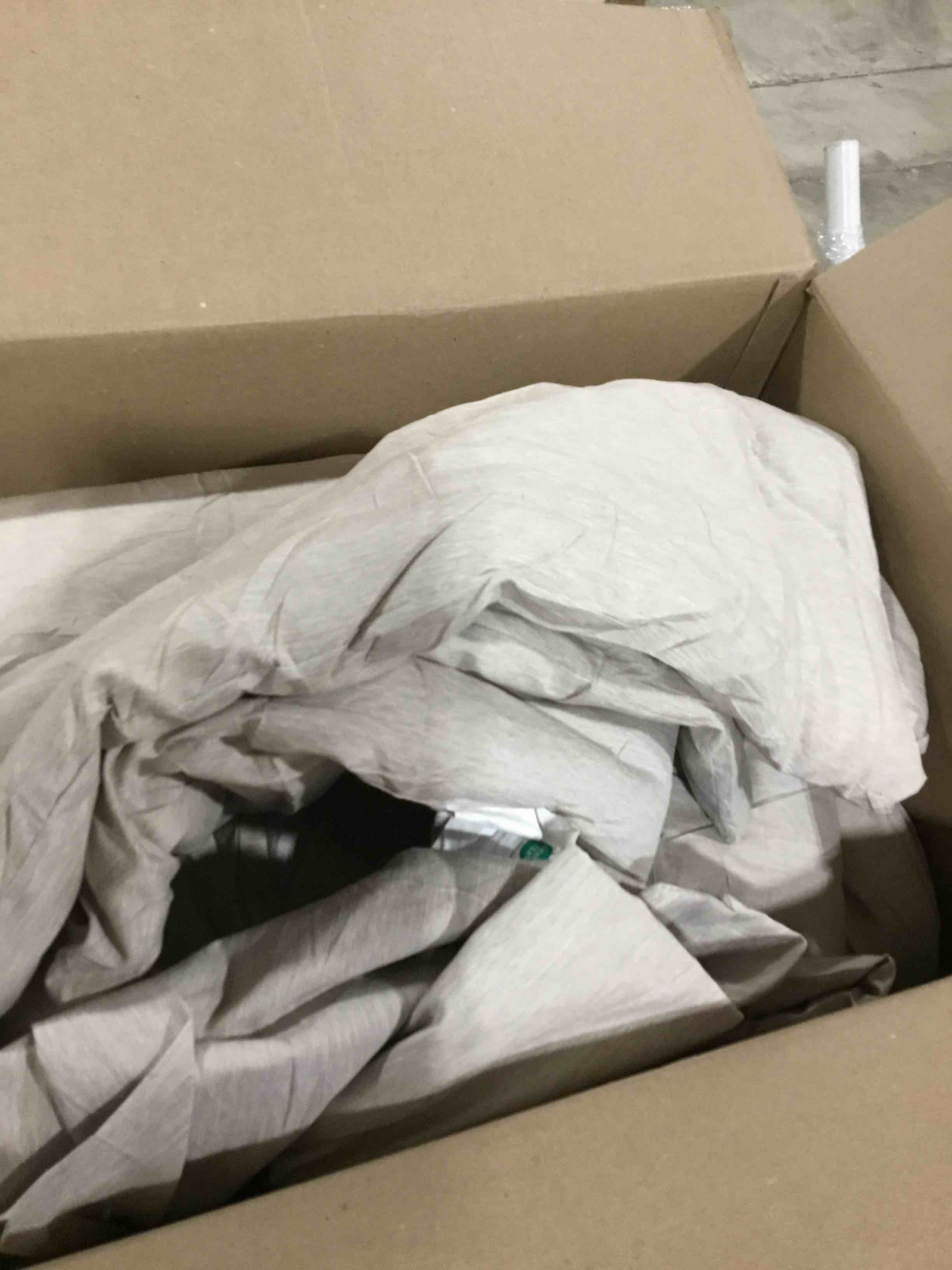 https://s3.amazonaws.com/lotting-images-prod/bidfta/YEL6845208_1727871275121.jpeg