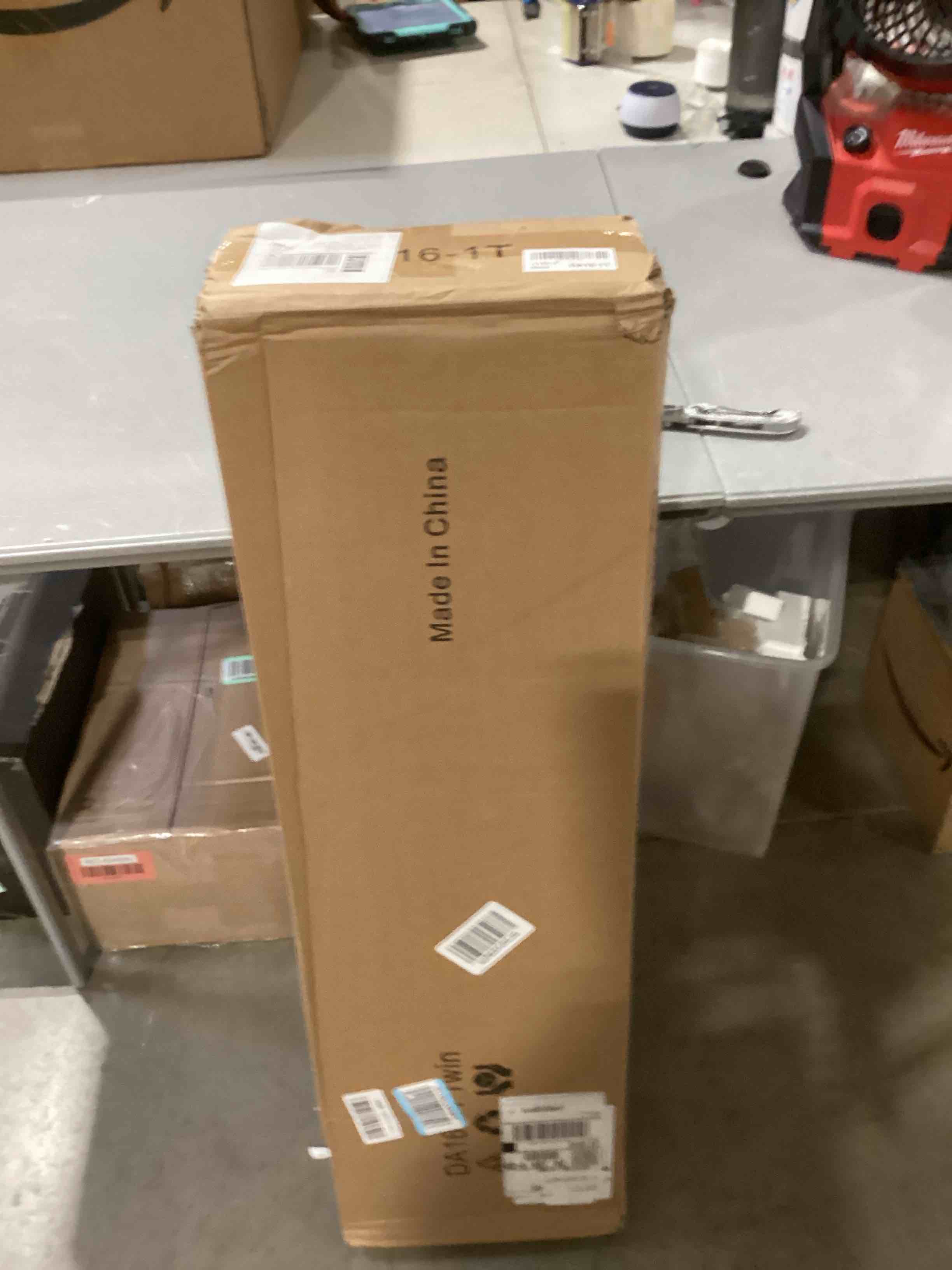 https://s3.amazonaws.com/lotting-images-prod/bidfta/YEL6847581_1729181762151.jpeg
