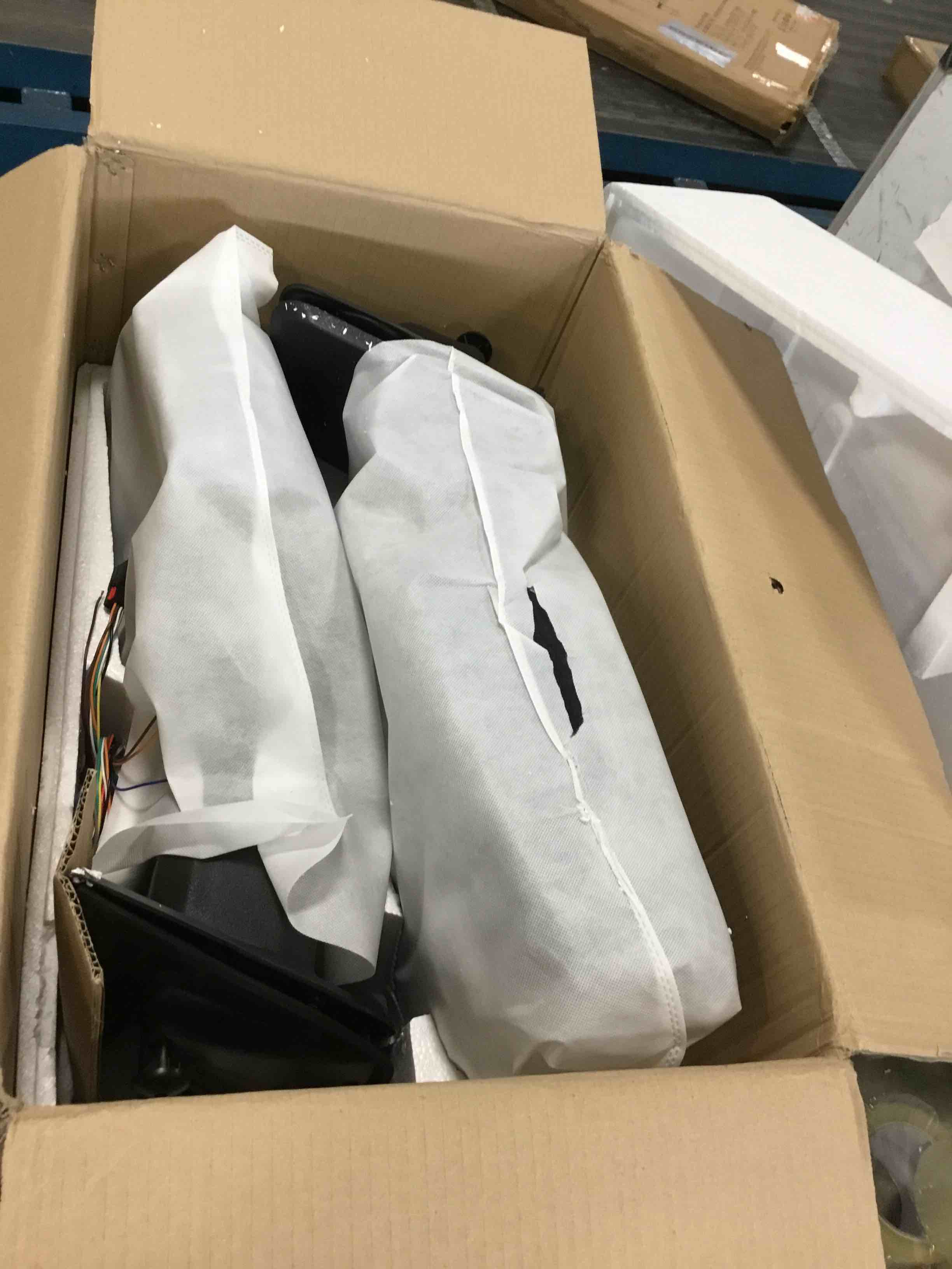 https://s3.amazonaws.com/lotting-images-prod/bidfta/YEL6851105_1721253473959.jpeg