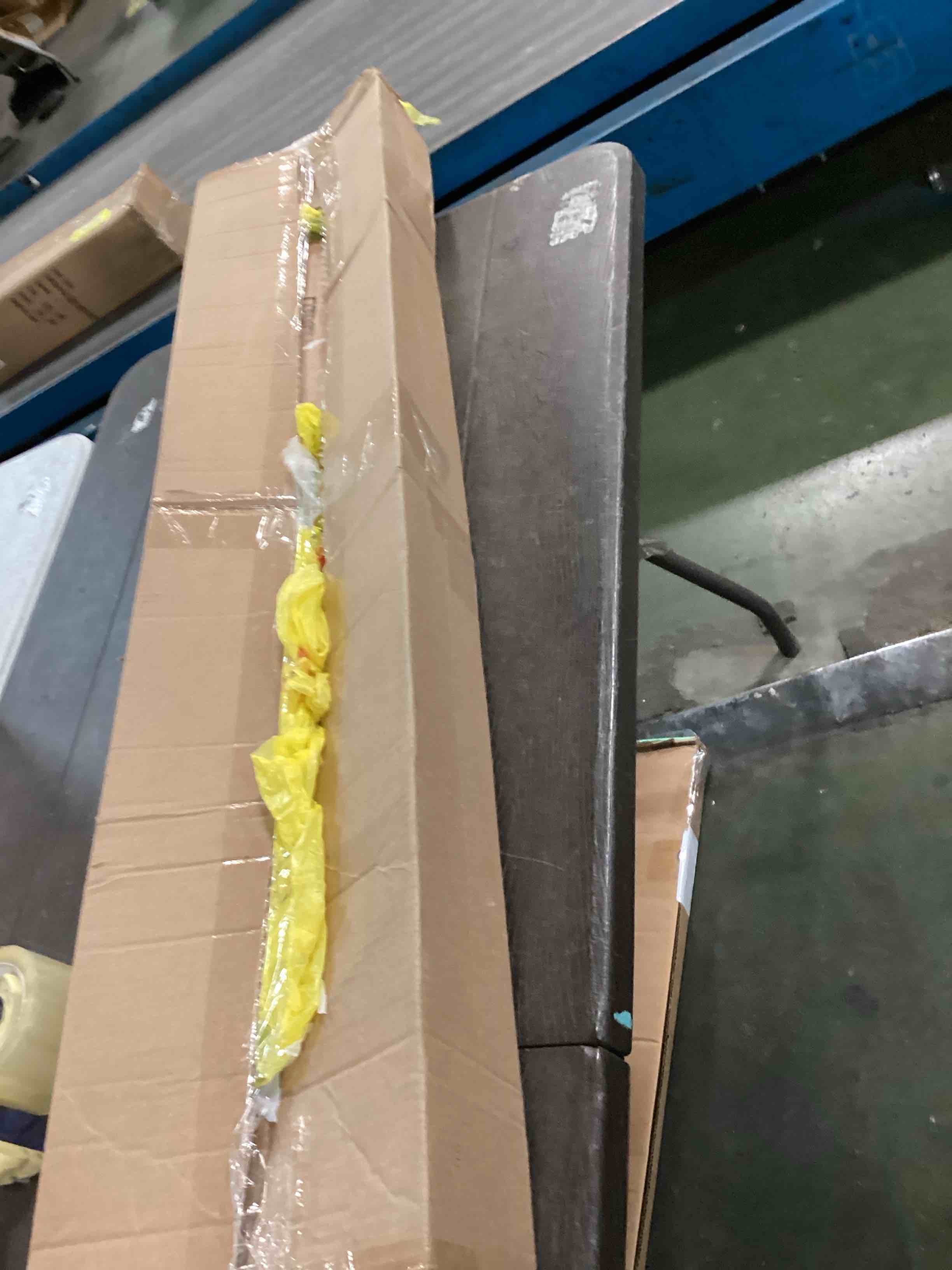 https://s3.amazonaws.com/lotting-images-prod/bidfta/YEL6852700_1721436350469.jpeg