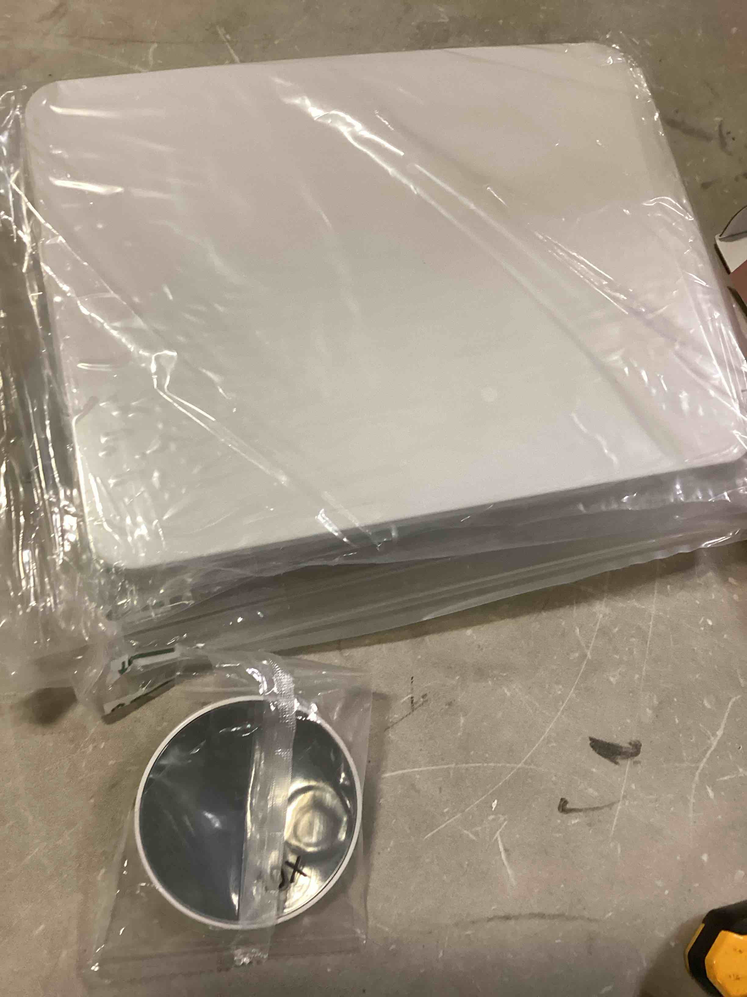 https://s3.amazonaws.com/lotting-images-prod/bidfta/YEL6857581_1722006604878.jpeg