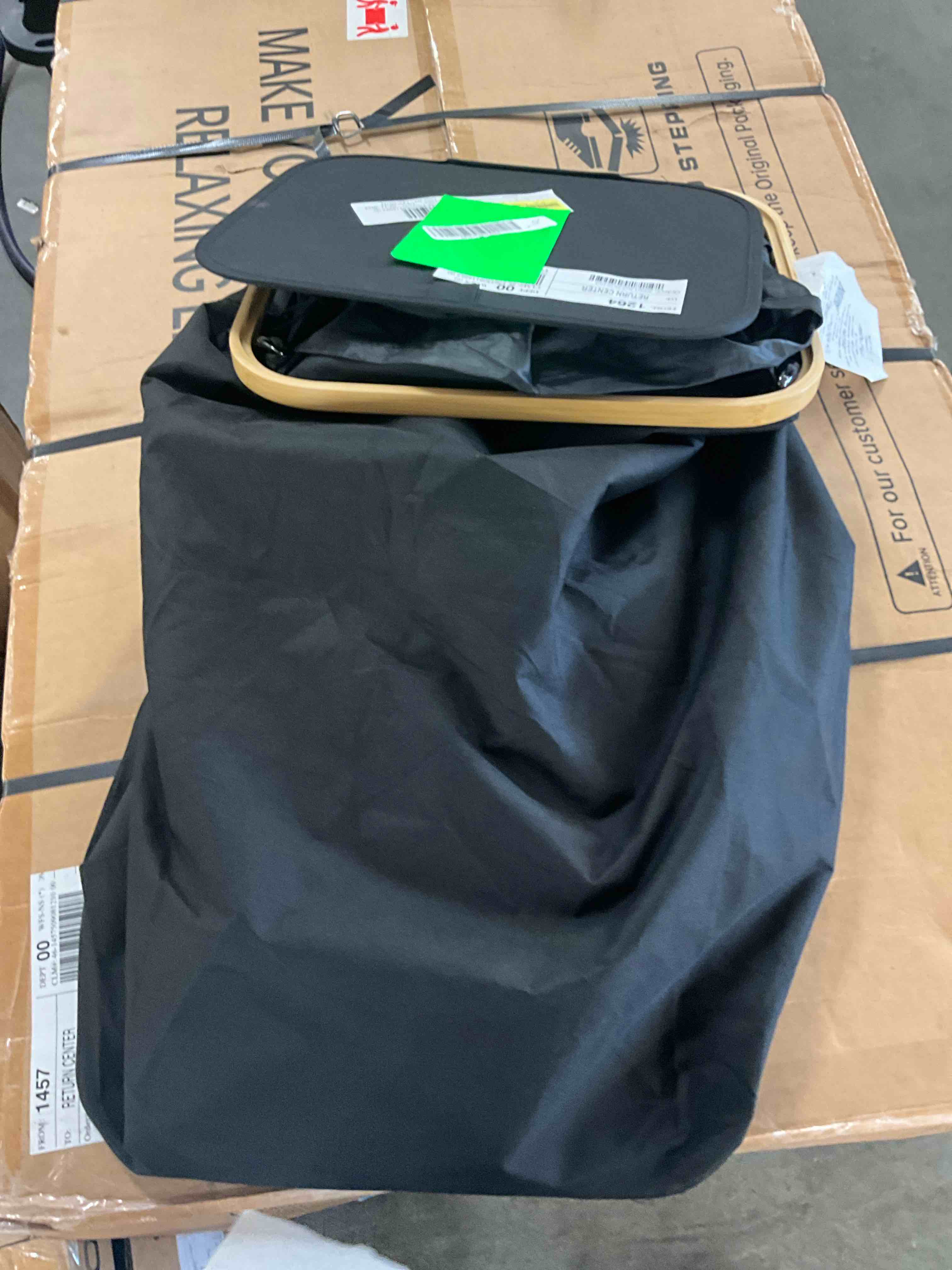 https://s3.amazonaws.com/lotting-images-prod/bidfta/YEL6866010_1728322235213.jpeg