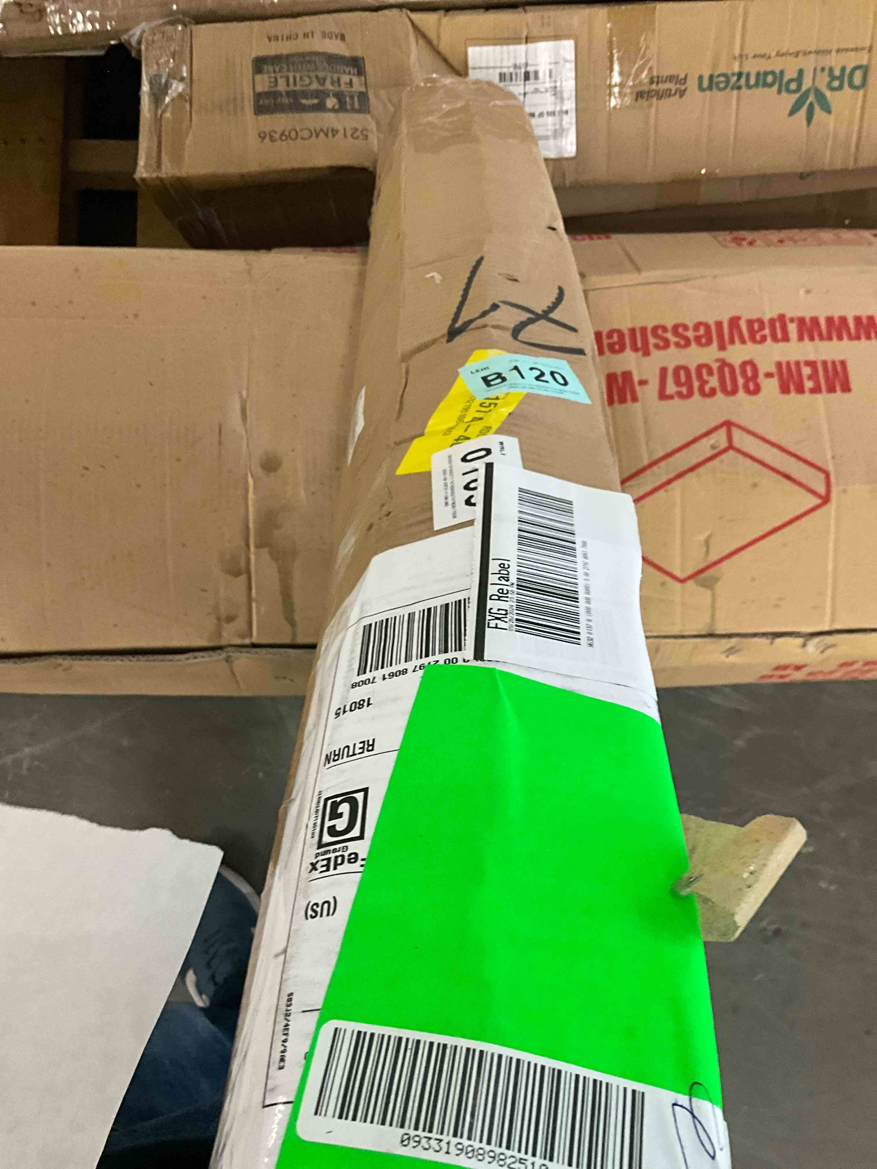 https://s3.amazonaws.com/lotting-images-prod/bidfta/YEL6866014_1728321594837.jpeg