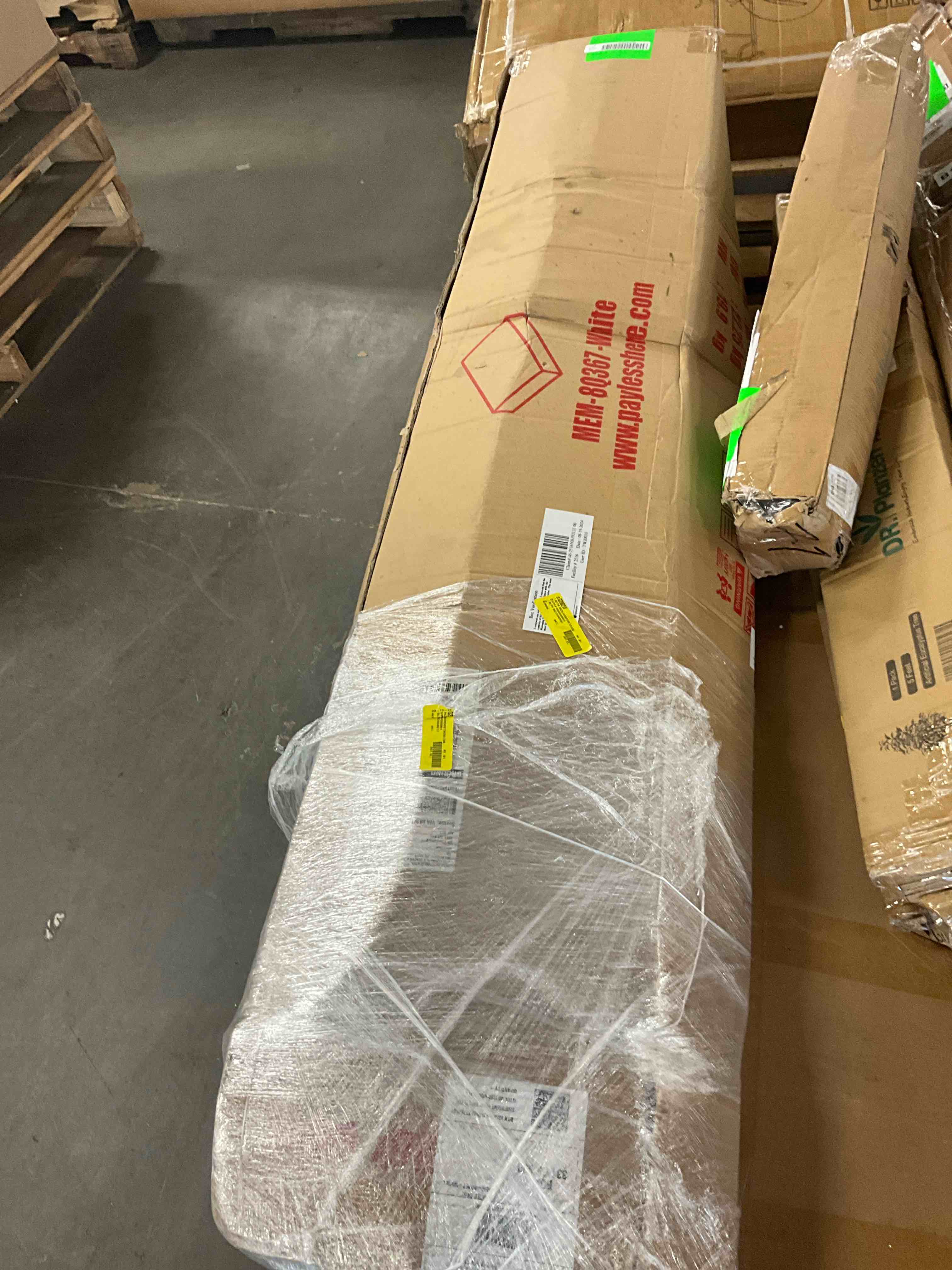 https://s3.amazonaws.com/lotting-images-prod/bidfta/YEL6866015_1728321427171.jpeg