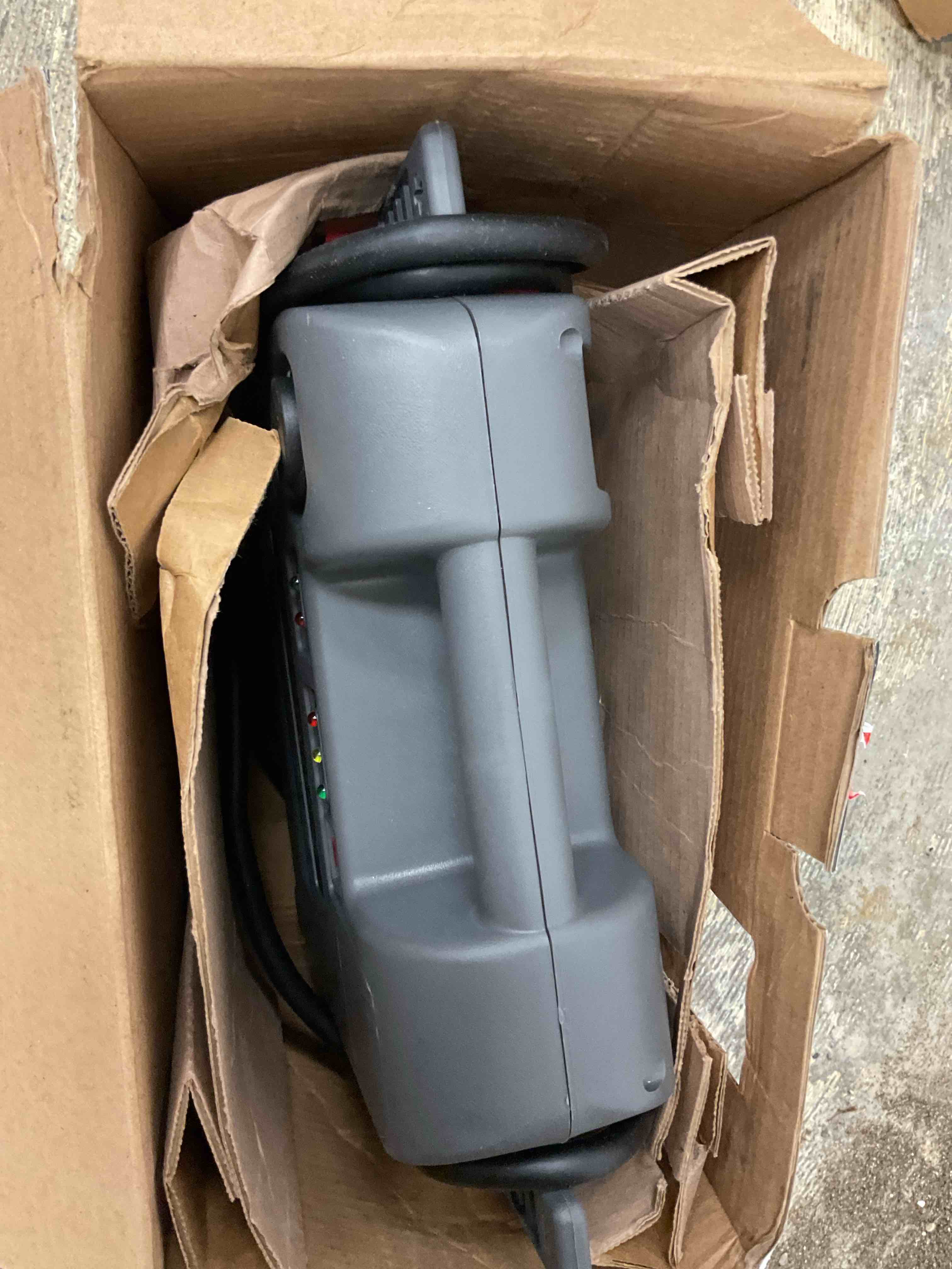 https://s3.amazonaws.com/lotting-images-prod/bidfta/YEL6866095_1728739721779.jpeg