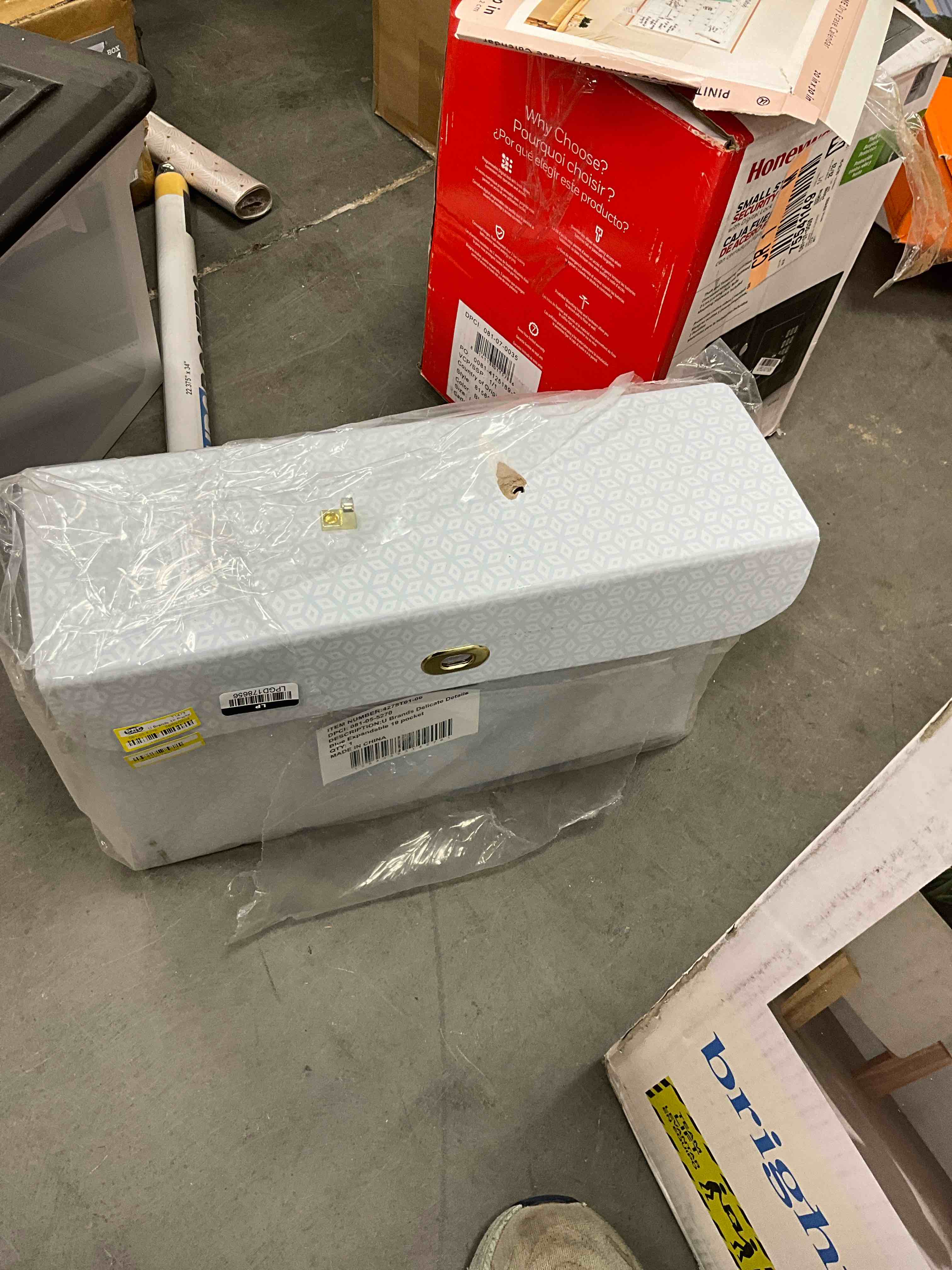 https://s3.amazonaws.com/lotting-images-prod/bidfta/YEL6866679_1729702256840.jpeg