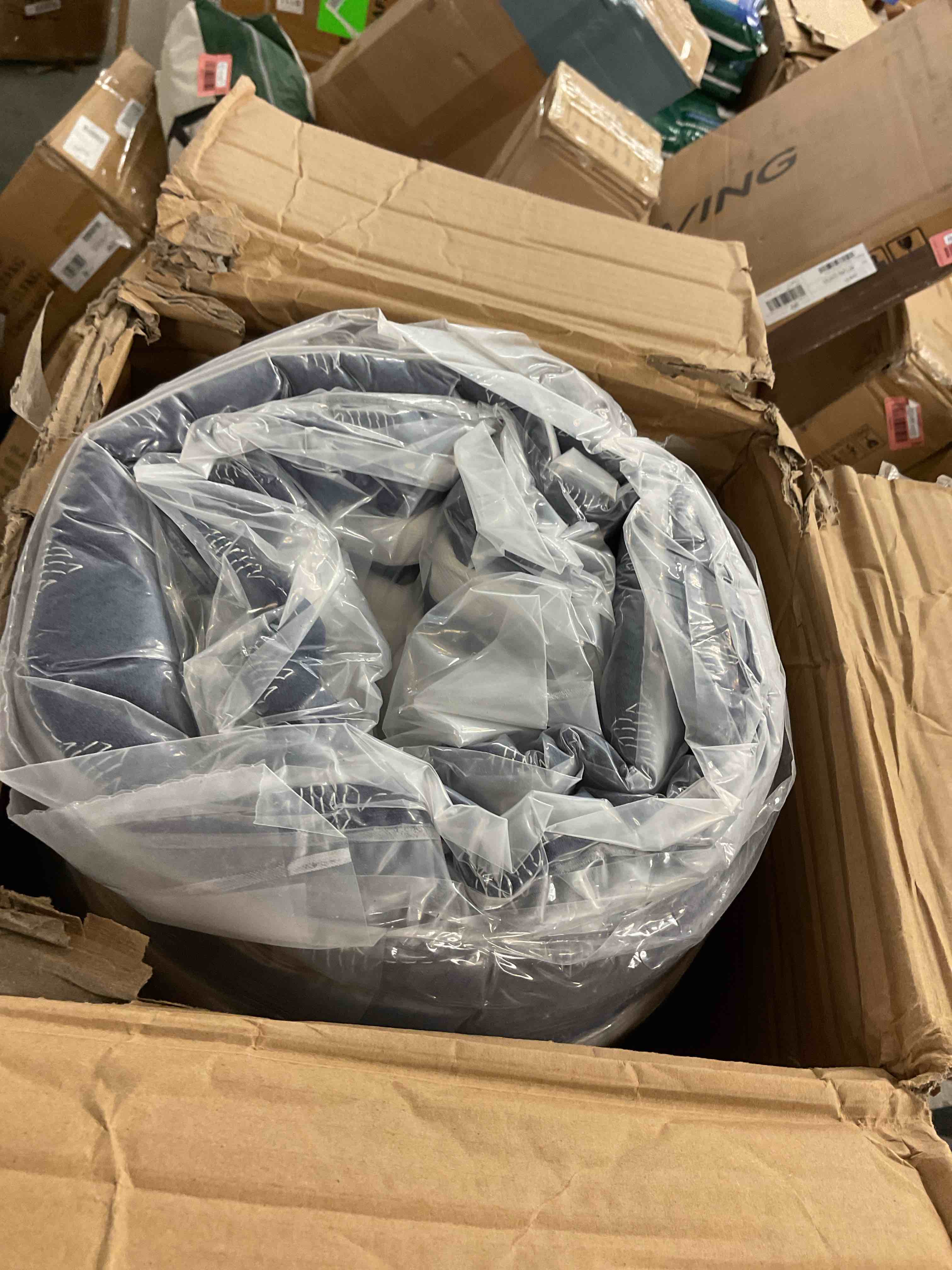 https://s3.amazonaws.com/lotting-images-prod/bidfta/YEL6867441_1738088977796.jpeg