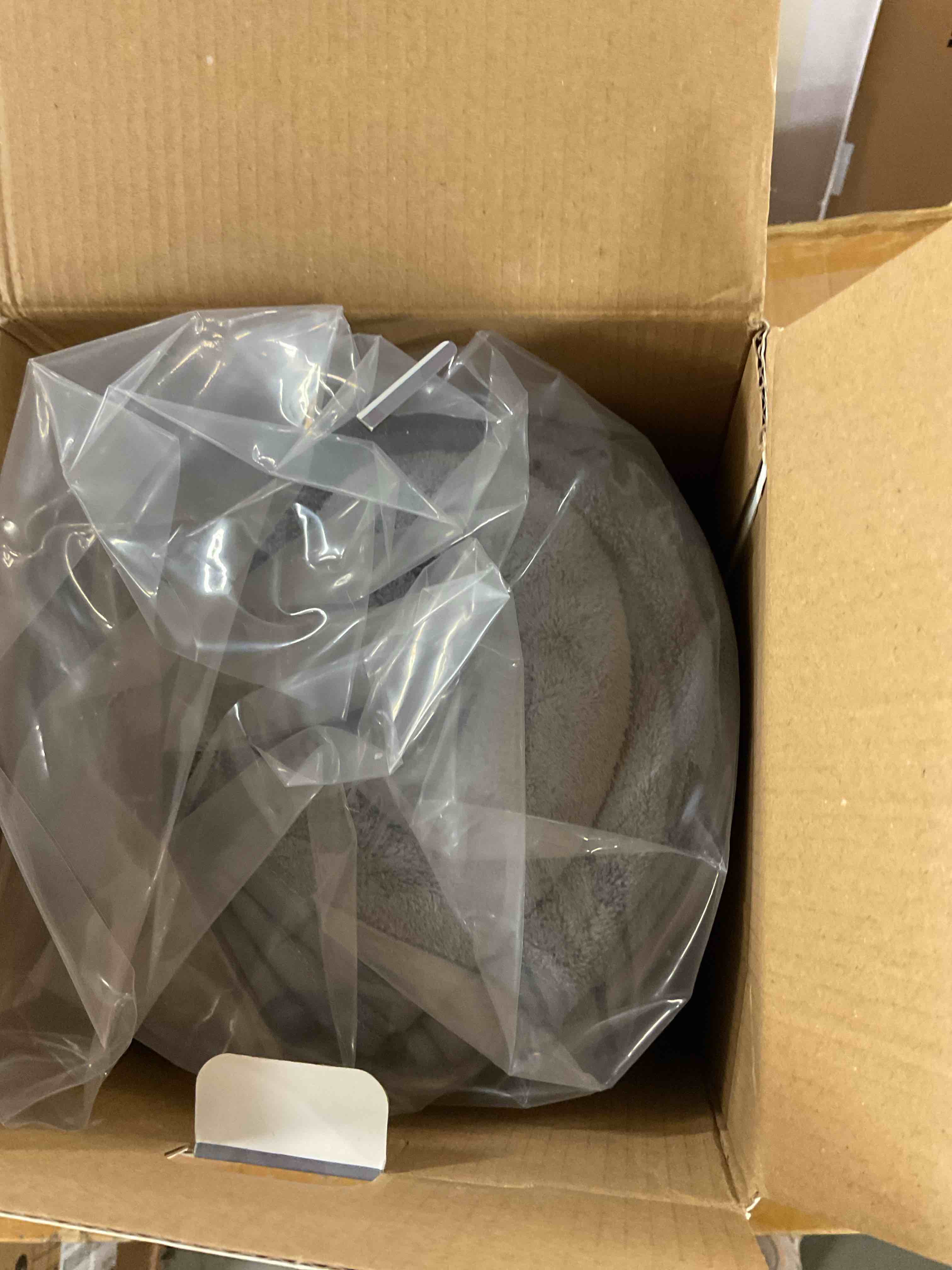 https://s3.amazonaws.com/lotting-images-prod/bidfta/YEL6867449_1738090178763.jpeg