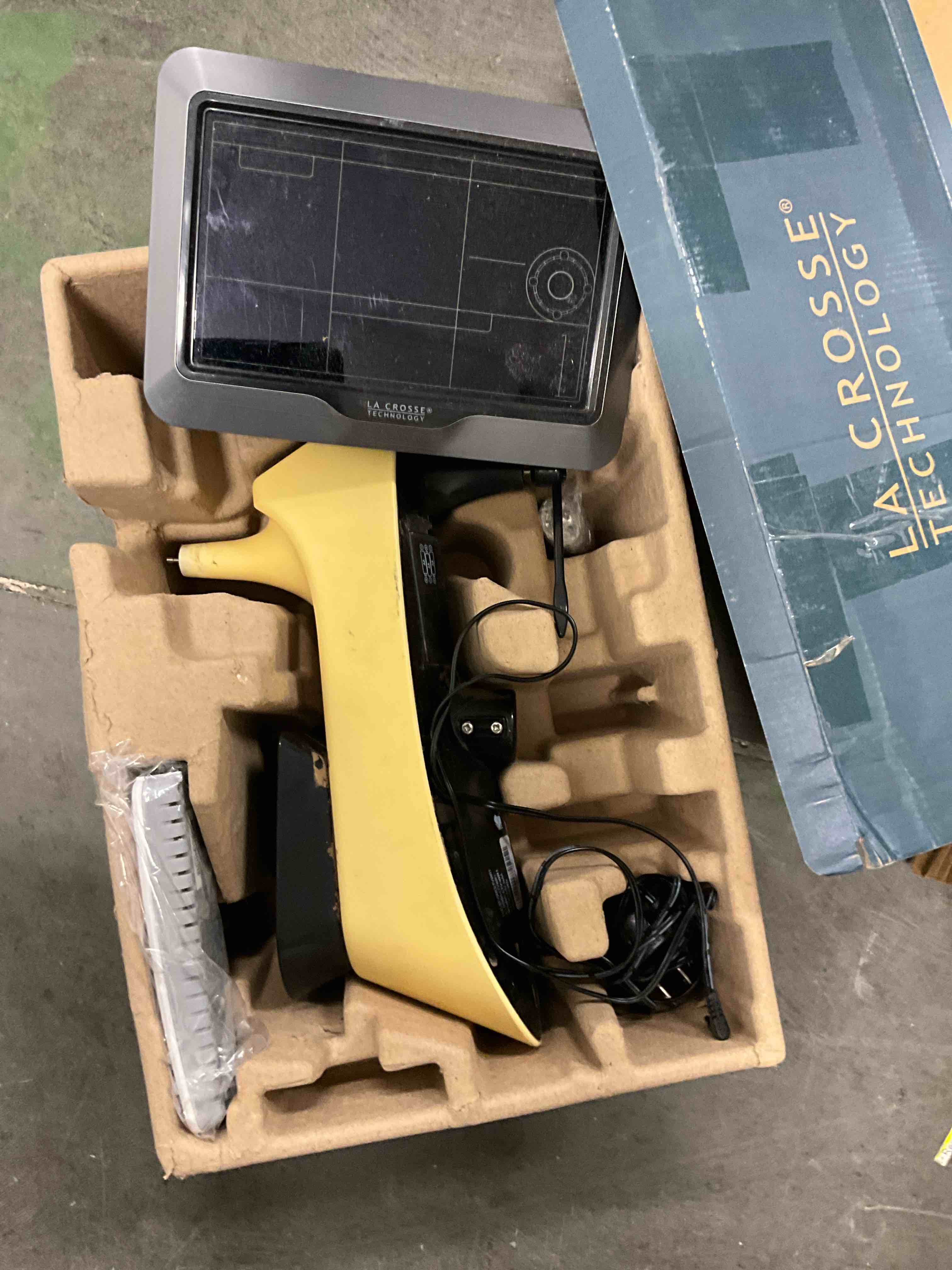 https://s3.amazonaws.com/lotting-images-prod/bidfta/YEL6867727_1734616074906.jpeg