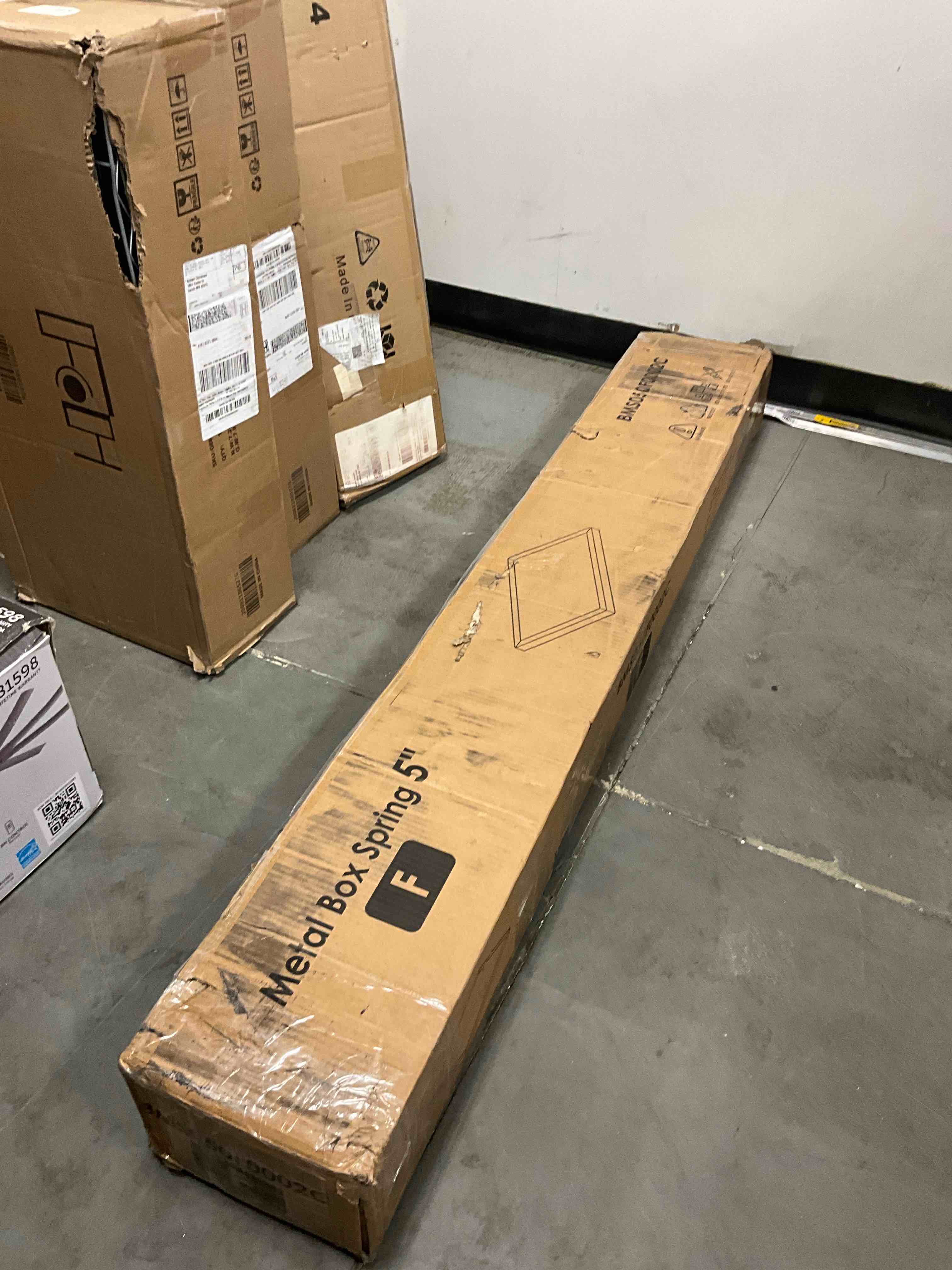 https://s3.amazonaws.com/lotting-images-prod/bidfta/YEL6867961_1735320292300.jpeg