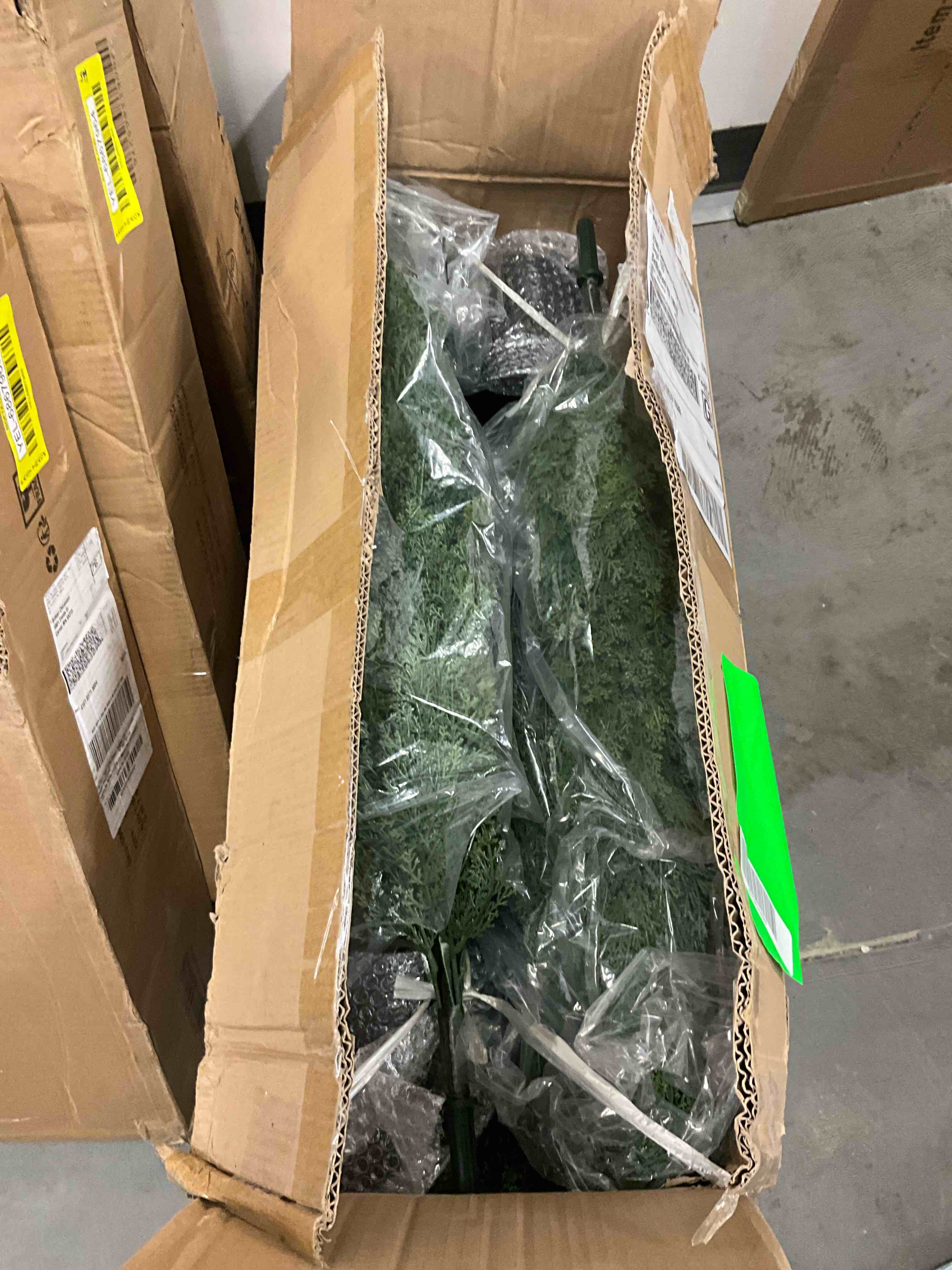 https://s3.amazonaws.com/lotting-images-prod/bidfta/YEL6867970_1735321586811.jpeg