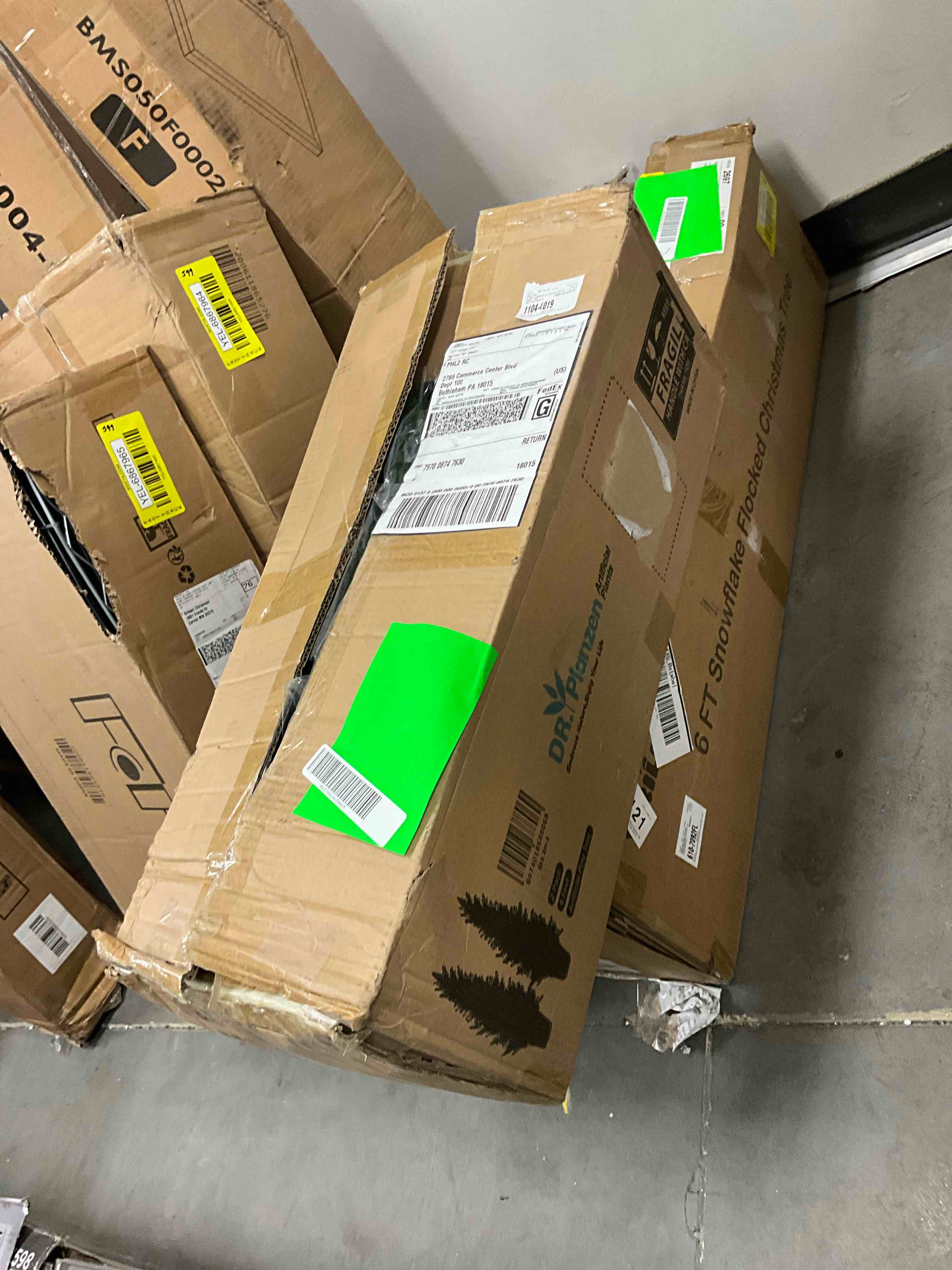 https://s3.amazonaws.com/lotting-images-prod/bidfta/YEL6867970_1735321593342.jpeg