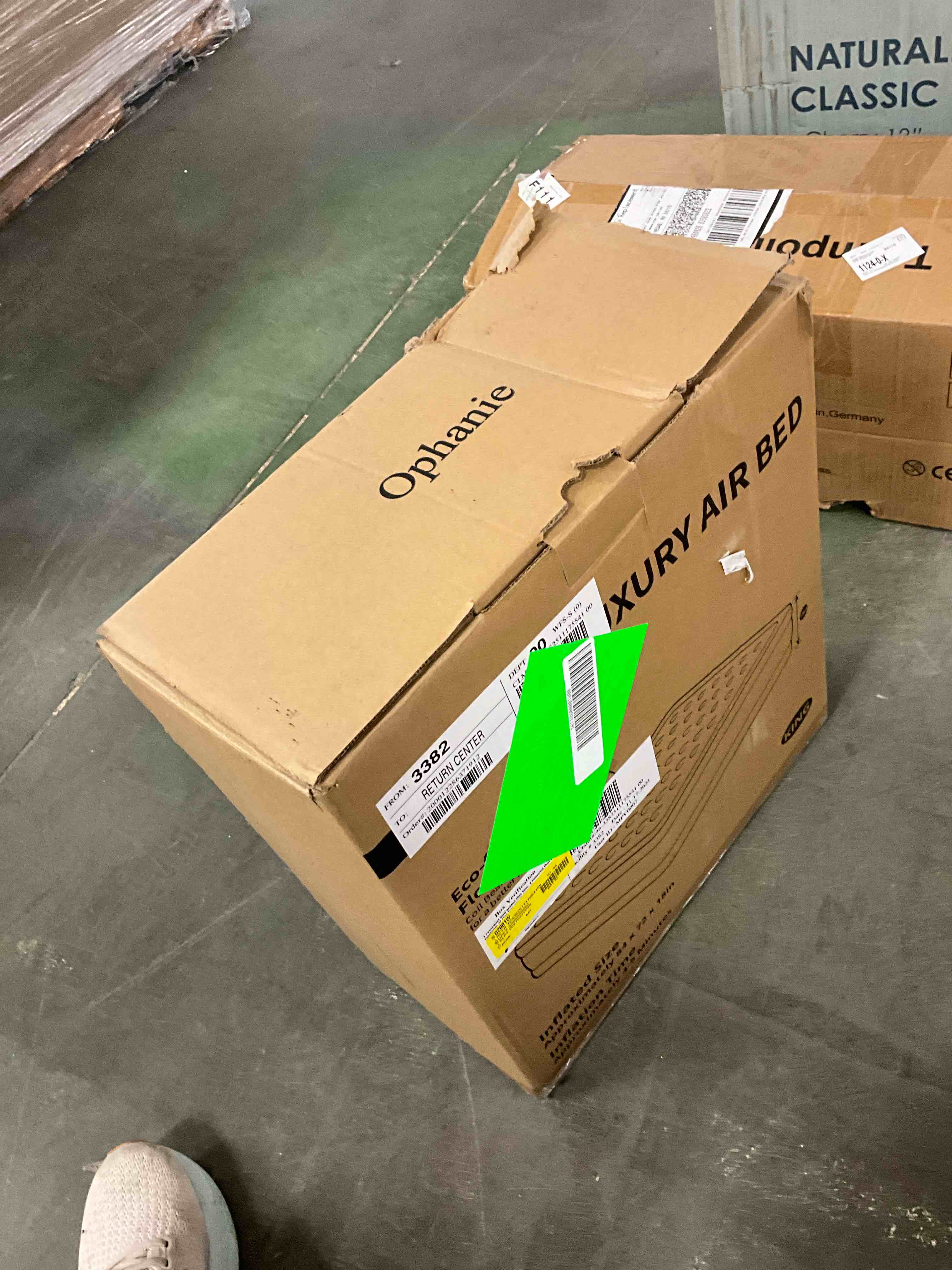https://s3.amazonaws.com/lotting-images-prod/bidfta/YEL6867981_1735325924442.jpeg
