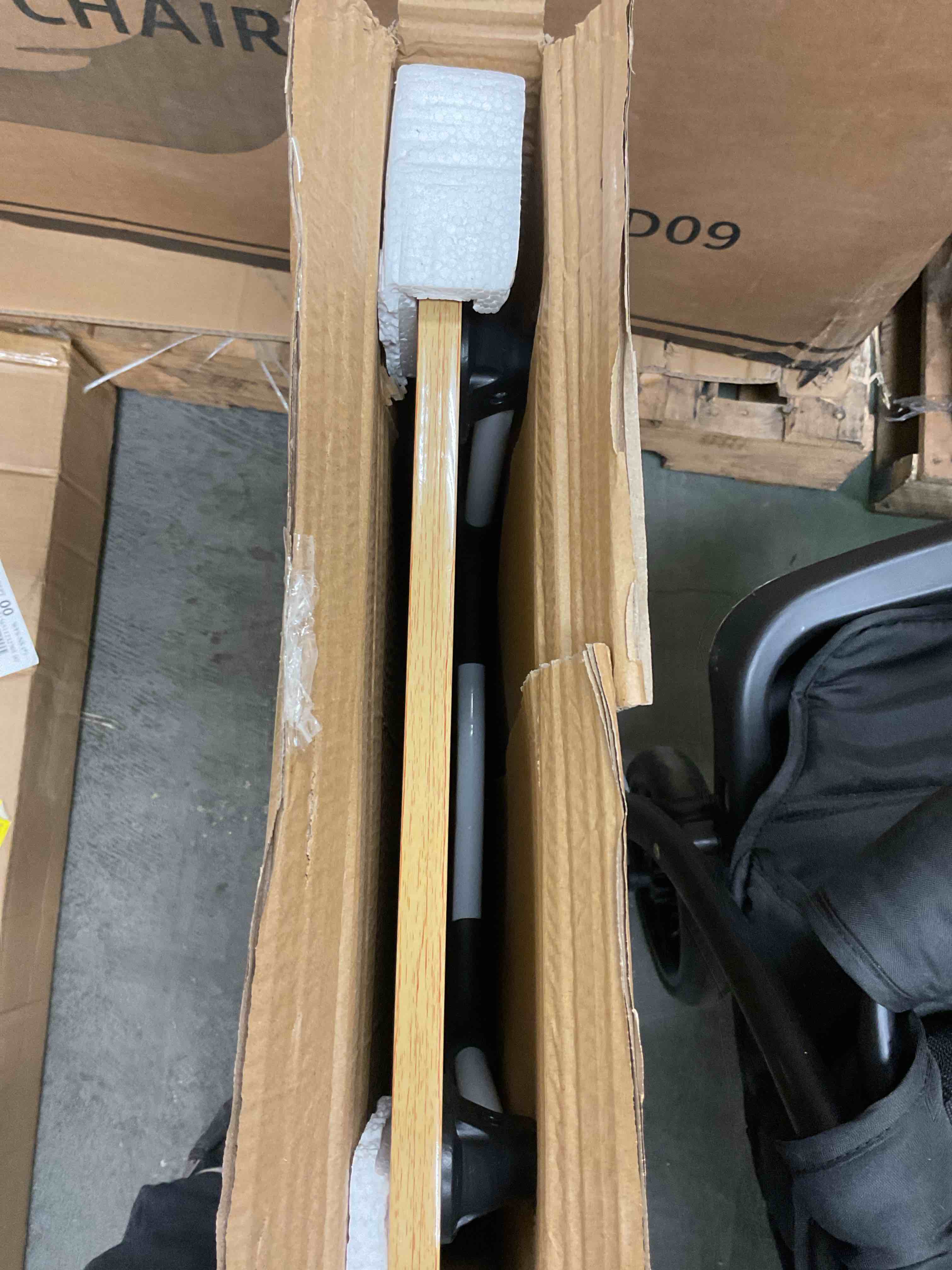 https://s3.amazonaws.com/lotting-images-prod/bidfta/YEL6868095_1735999907807.jpeg