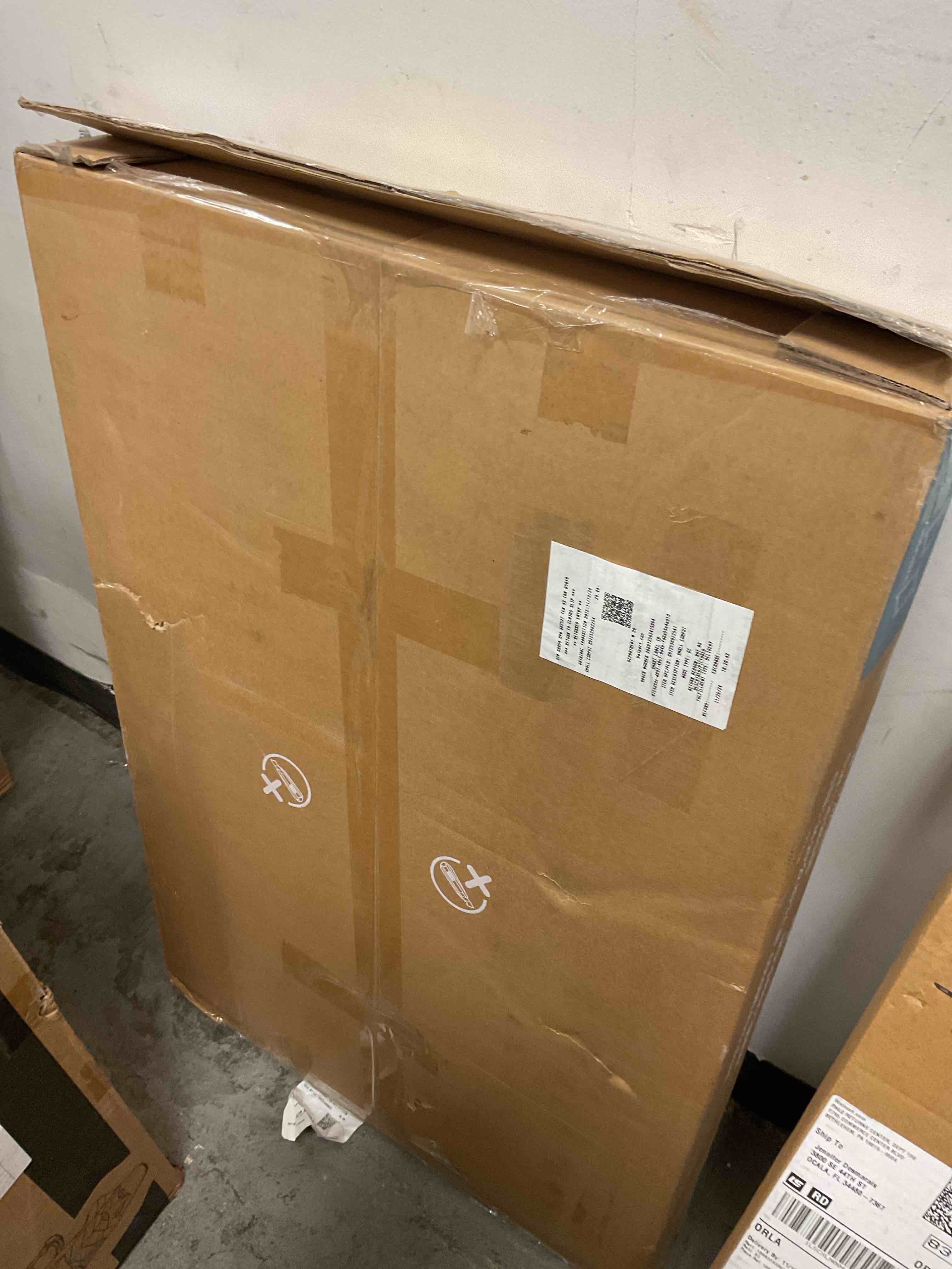 https://s3.amazonaws.com/lotting-images-prod/bidfta/YEL6868099_1736000798971.jpeg