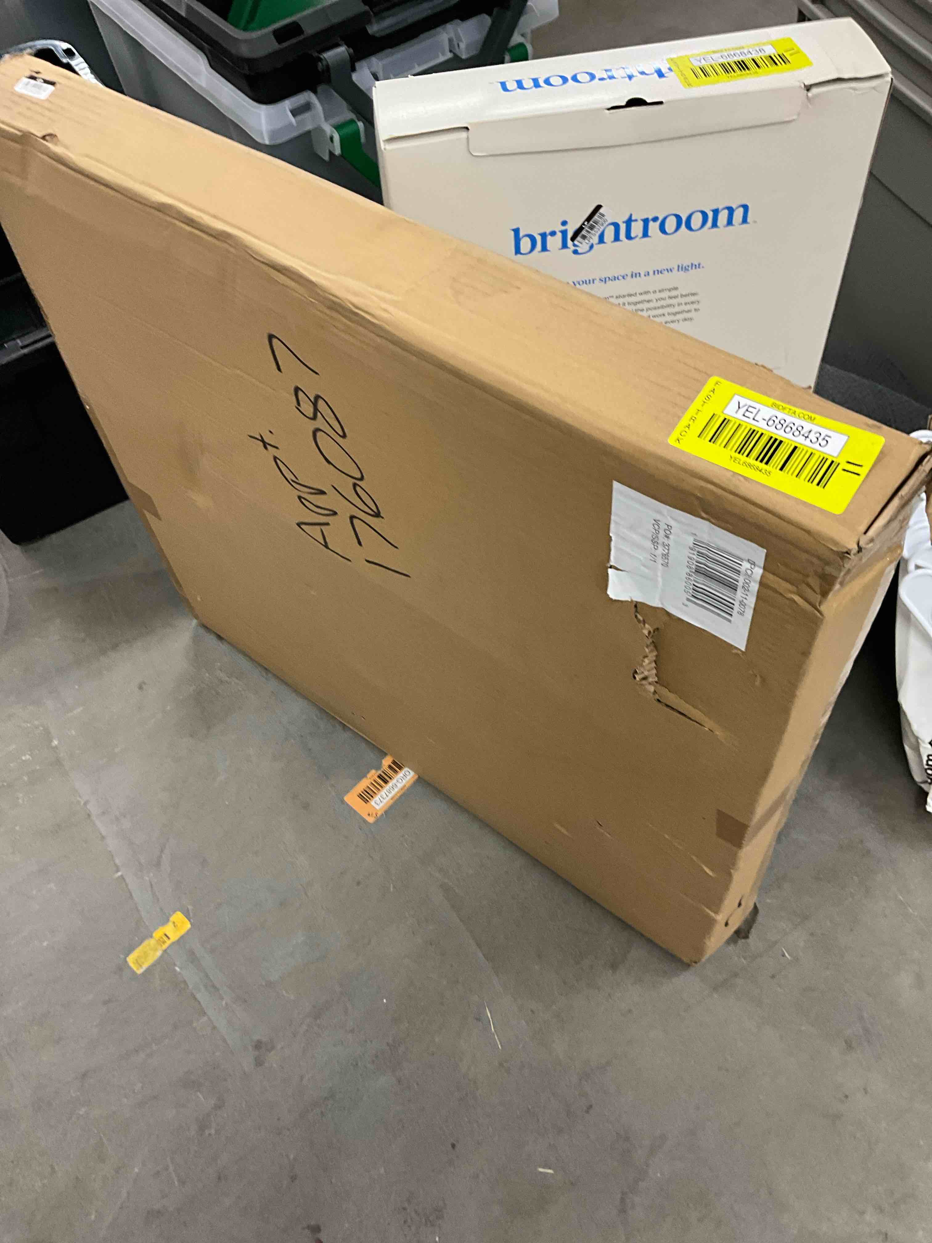 https://s3.amazonaws.com/lotting-images-prod/bidfta/YEL6868435_1736606753524.jpeg