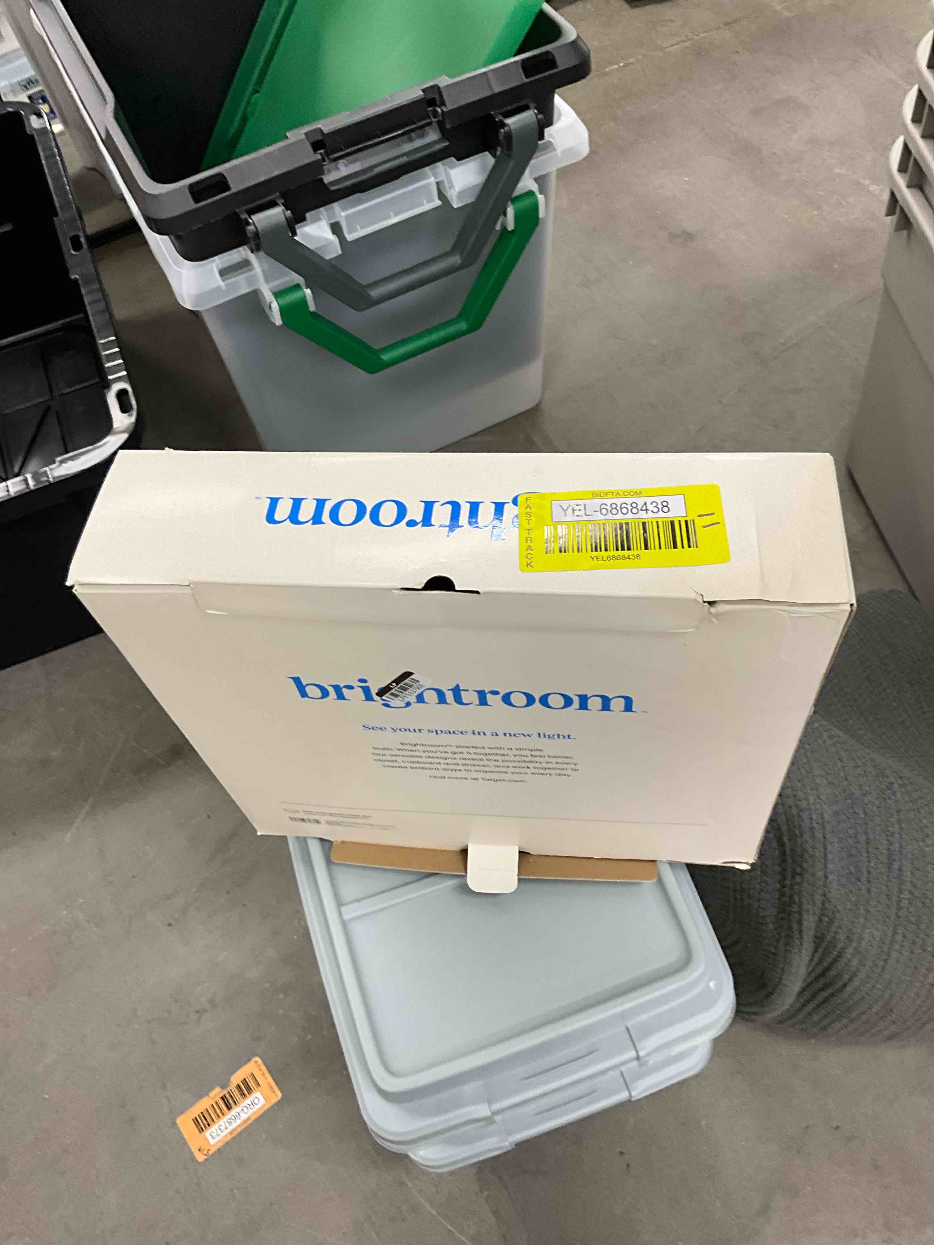 https://s3.amazonaws.com/lotting-images-prod/bidfta/YEL6868438_1736606625198.jpeg