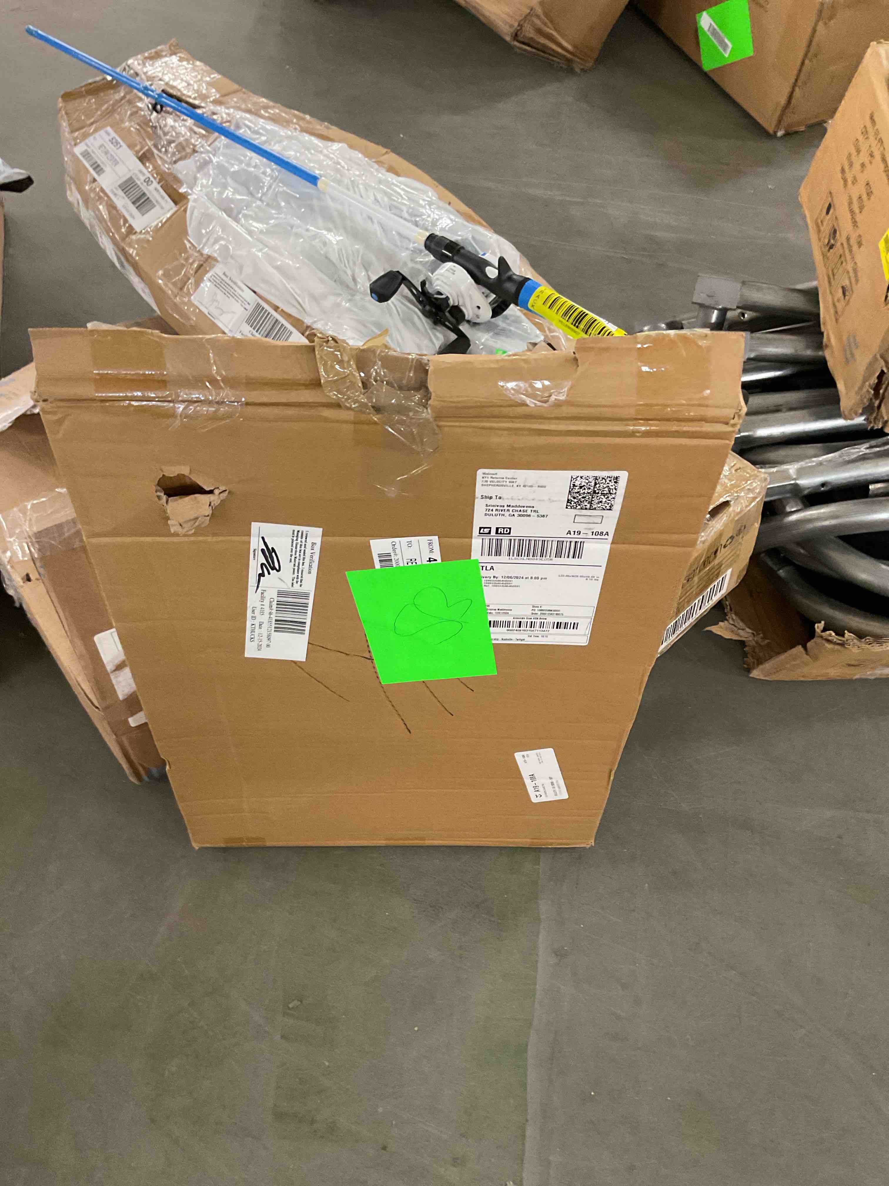 https://s3.amazonaws.com/lotting-images-prod/bidfta/YEL6868908_1738082409618.jpeg
