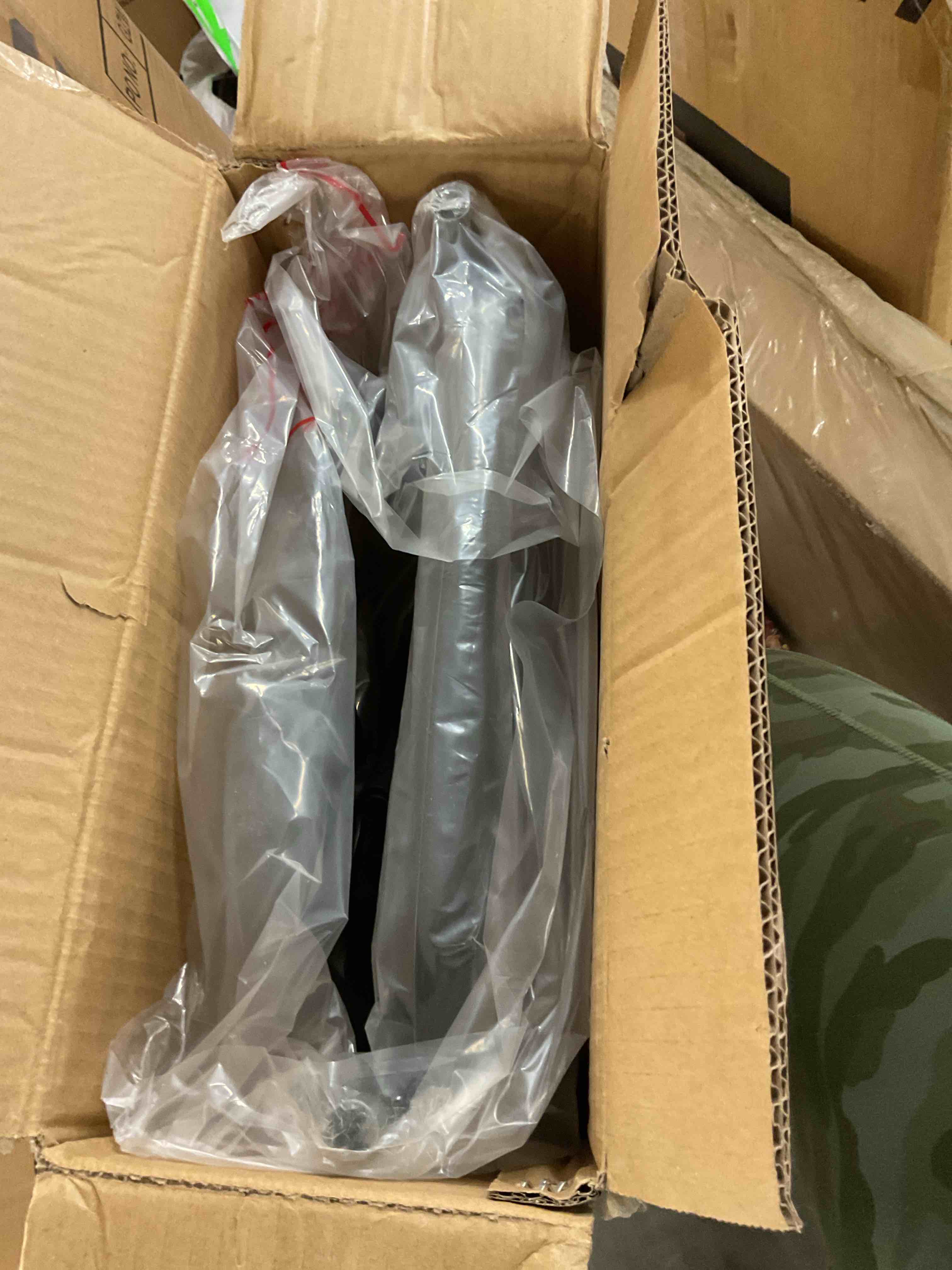 https://s3.amazonaws.com/lotting-images-prod/bidfta/YEL6868912_1738082978874.jpeg
