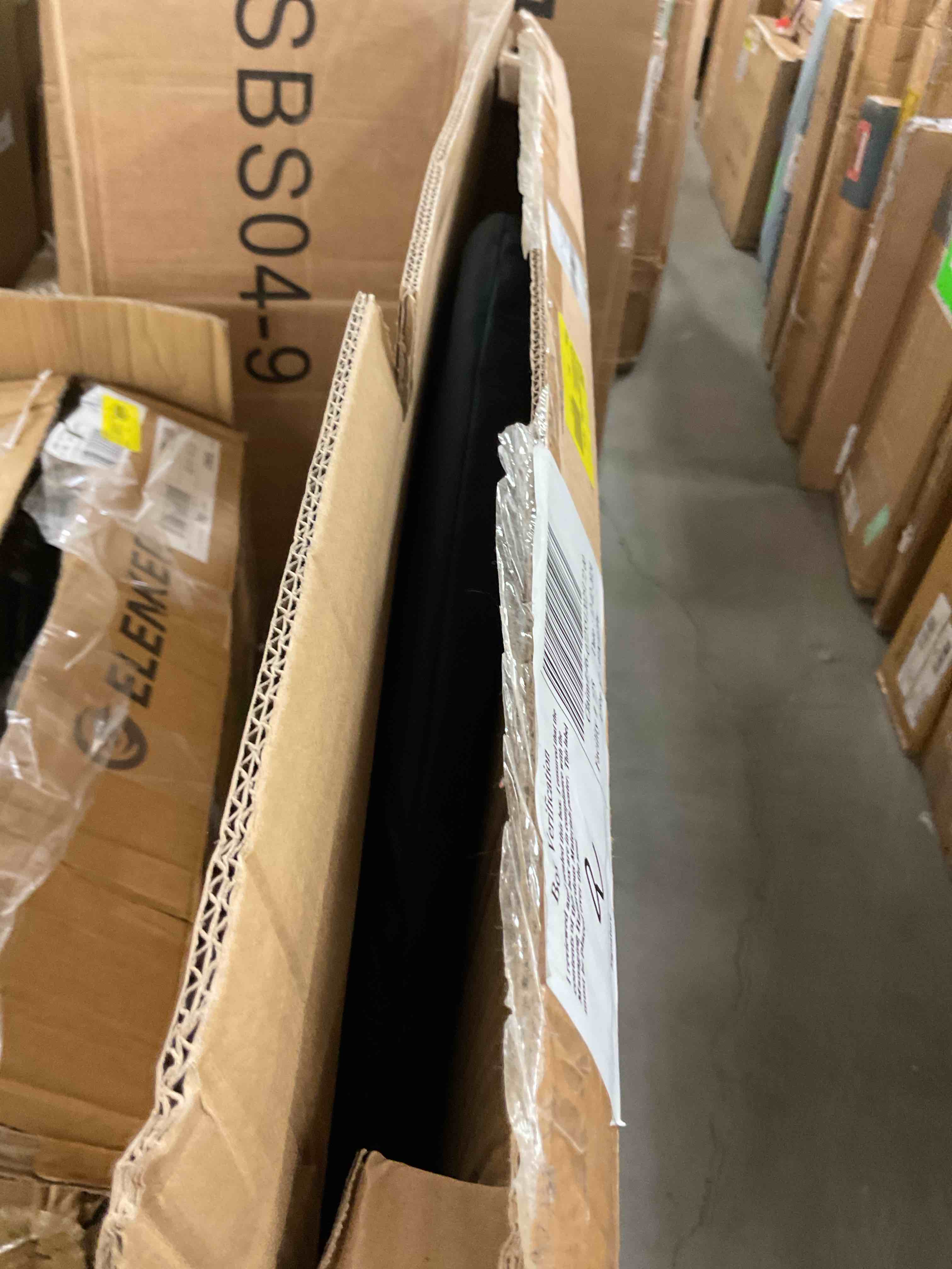 https://s3.amazonaws.com/lotting-images-prod/bidfta/YEL6868915_1738083500659.jpeg