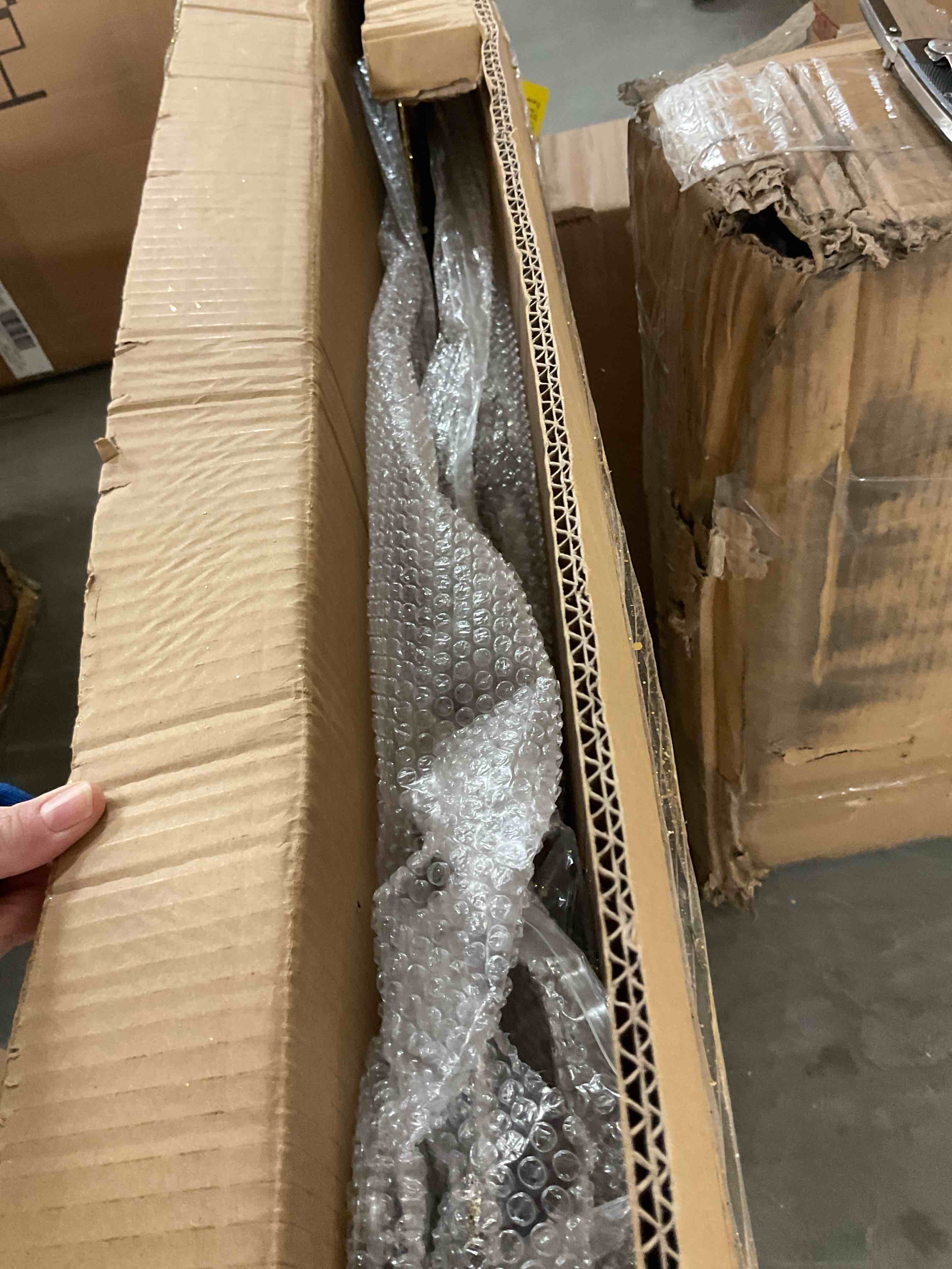 https://s3.amazonaws.com/lotting-images-prod/bidfta/YEL6868923_1738084925452.jpeg