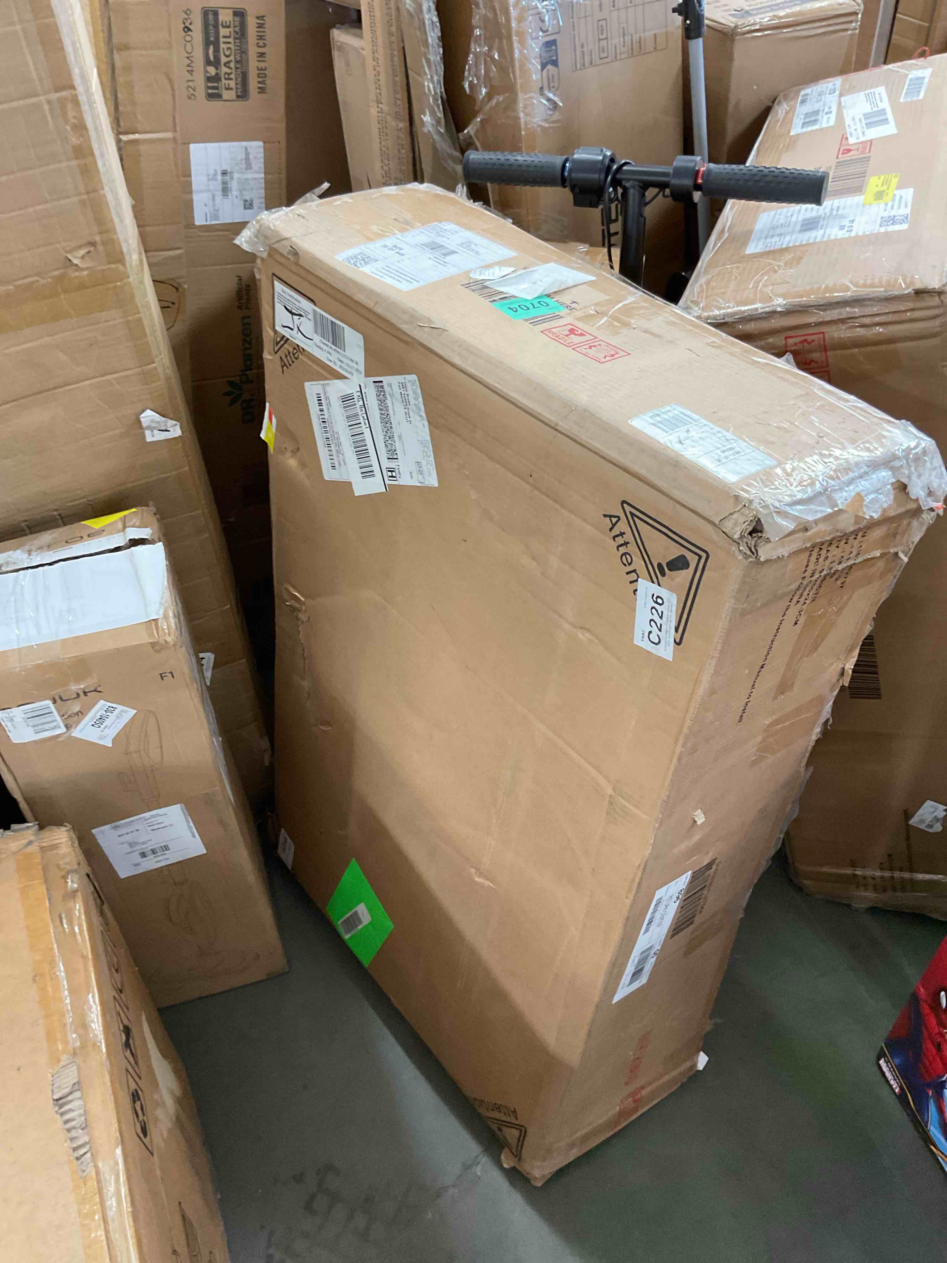 https://s3.amazonaws.com/lotting-images-prod/bidfta/YEL6868928_1738085896497.jpeg