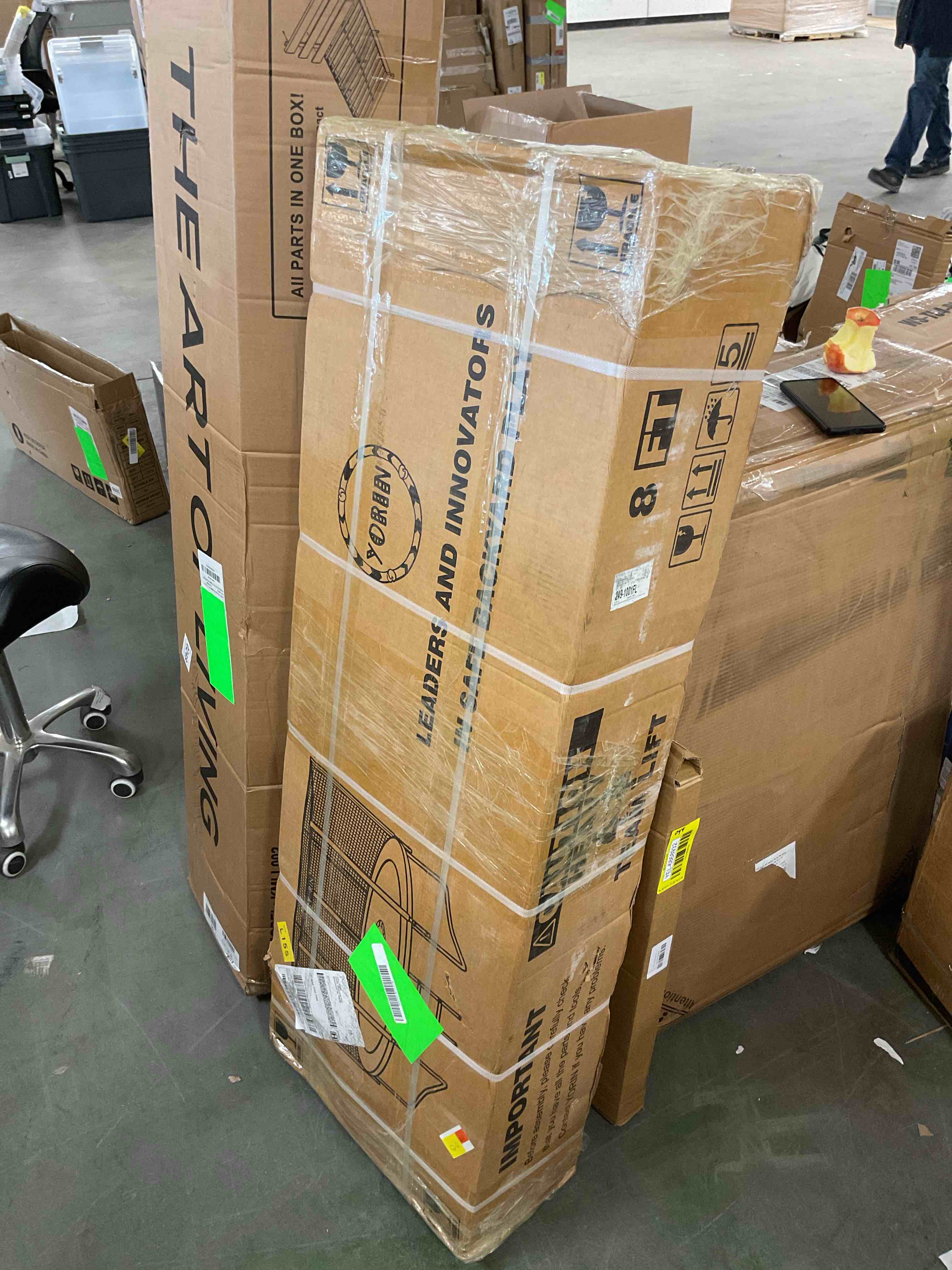 https://s3.amazonaws.com/lotting-images-prod/bidfta/YEL6868933_1738086931619.jpeg