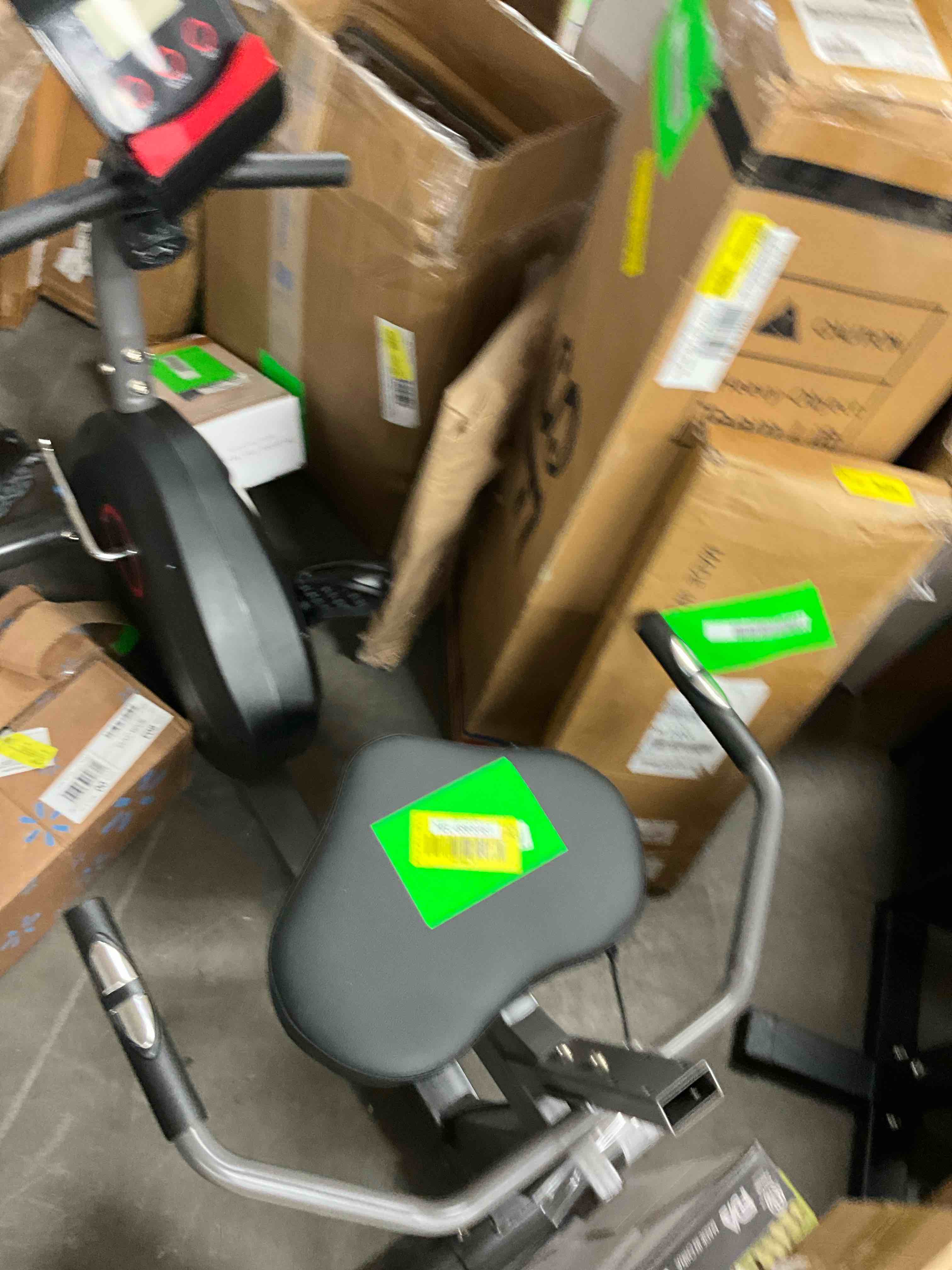 https://s3.amazonaws.com/lotting-images-prod/bidfta/YEL6868983_1738606570070.jpeg