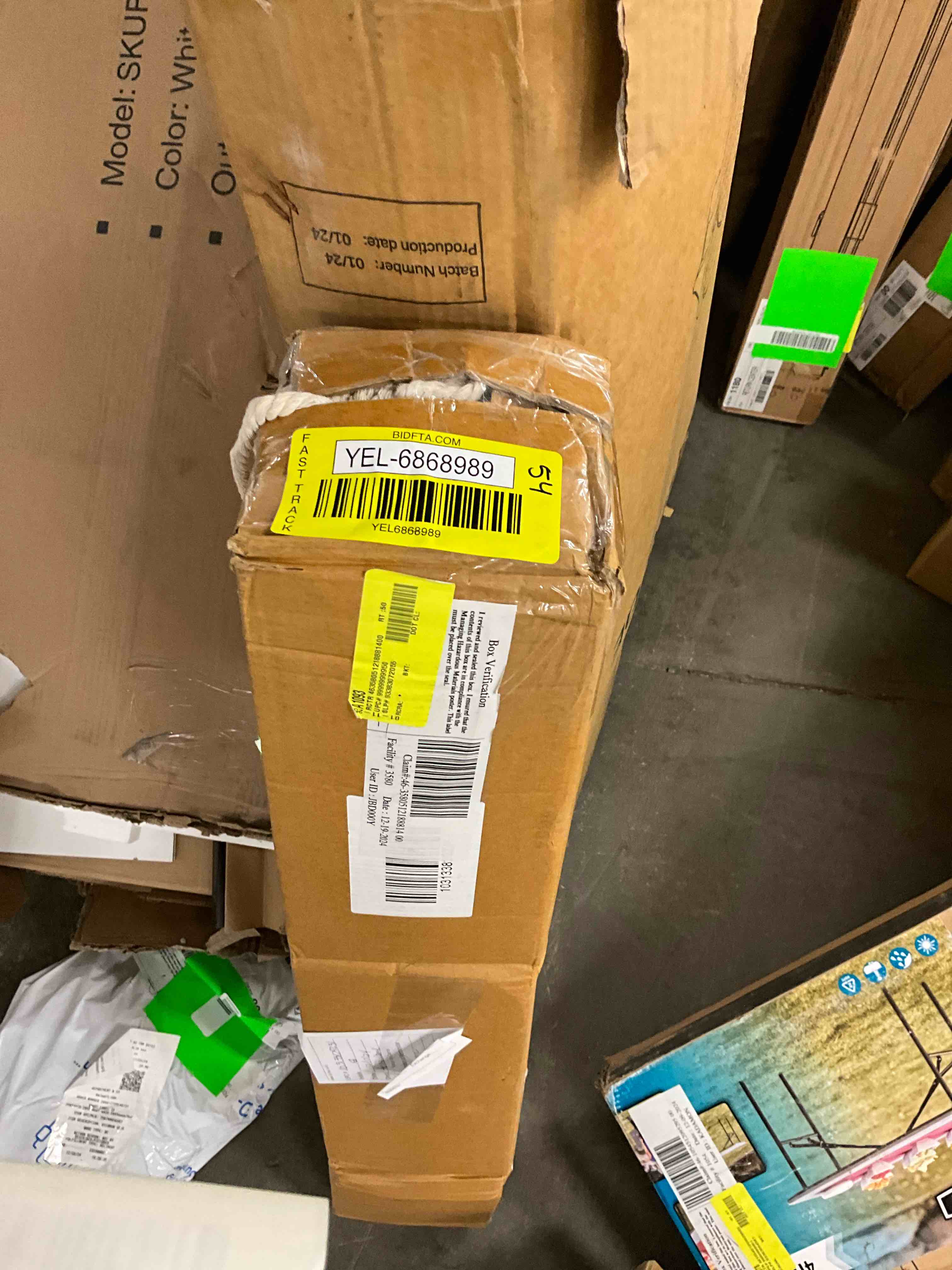 https://s3.amazonaws.com/lotting-images-prod/bidfta/YEL6868989_1738606196933.jpeg