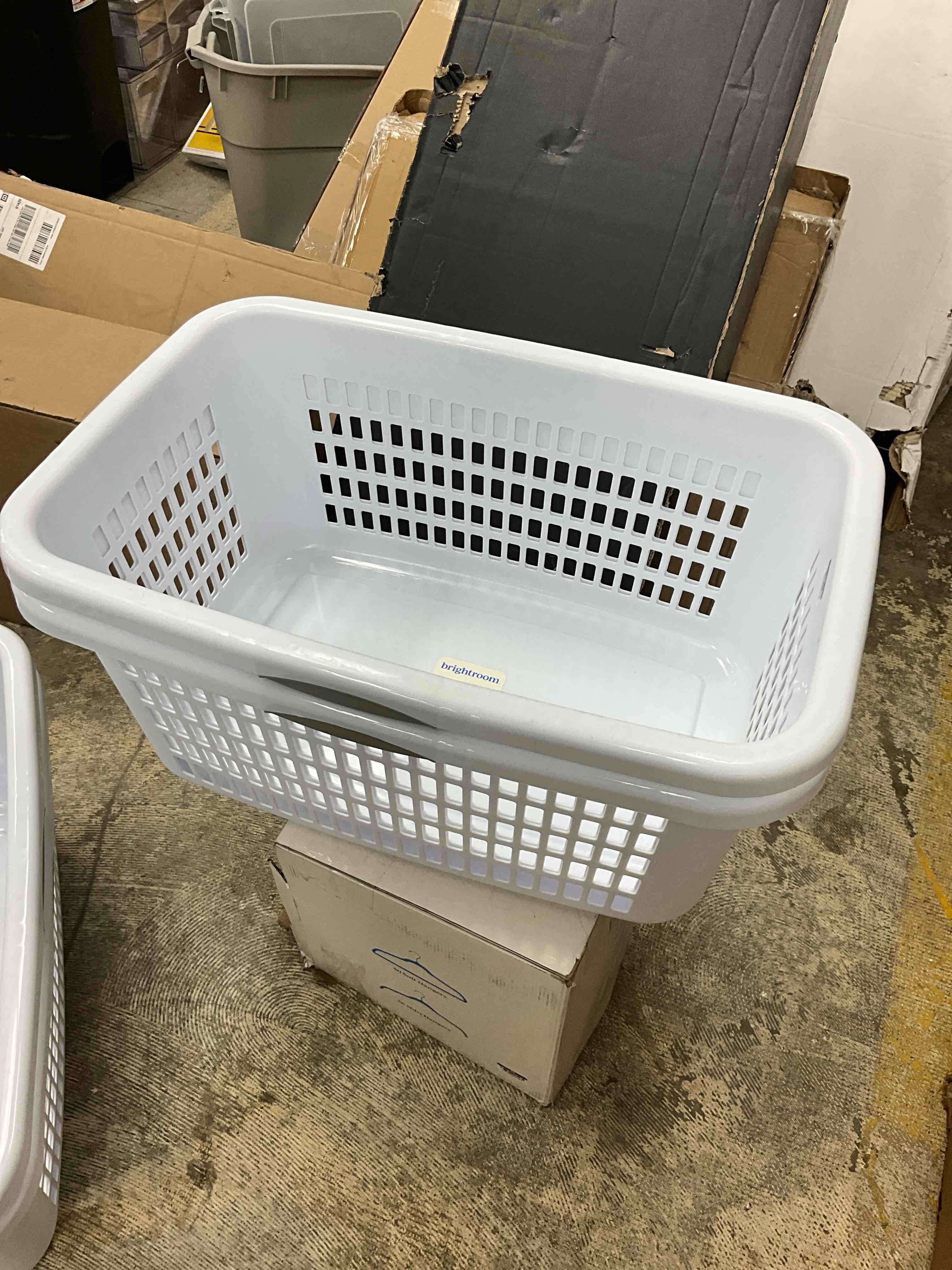 https://s3.amazonaws.com/lotting-images-prod/bidfta/YEL6869021_1738700810438.jpeg