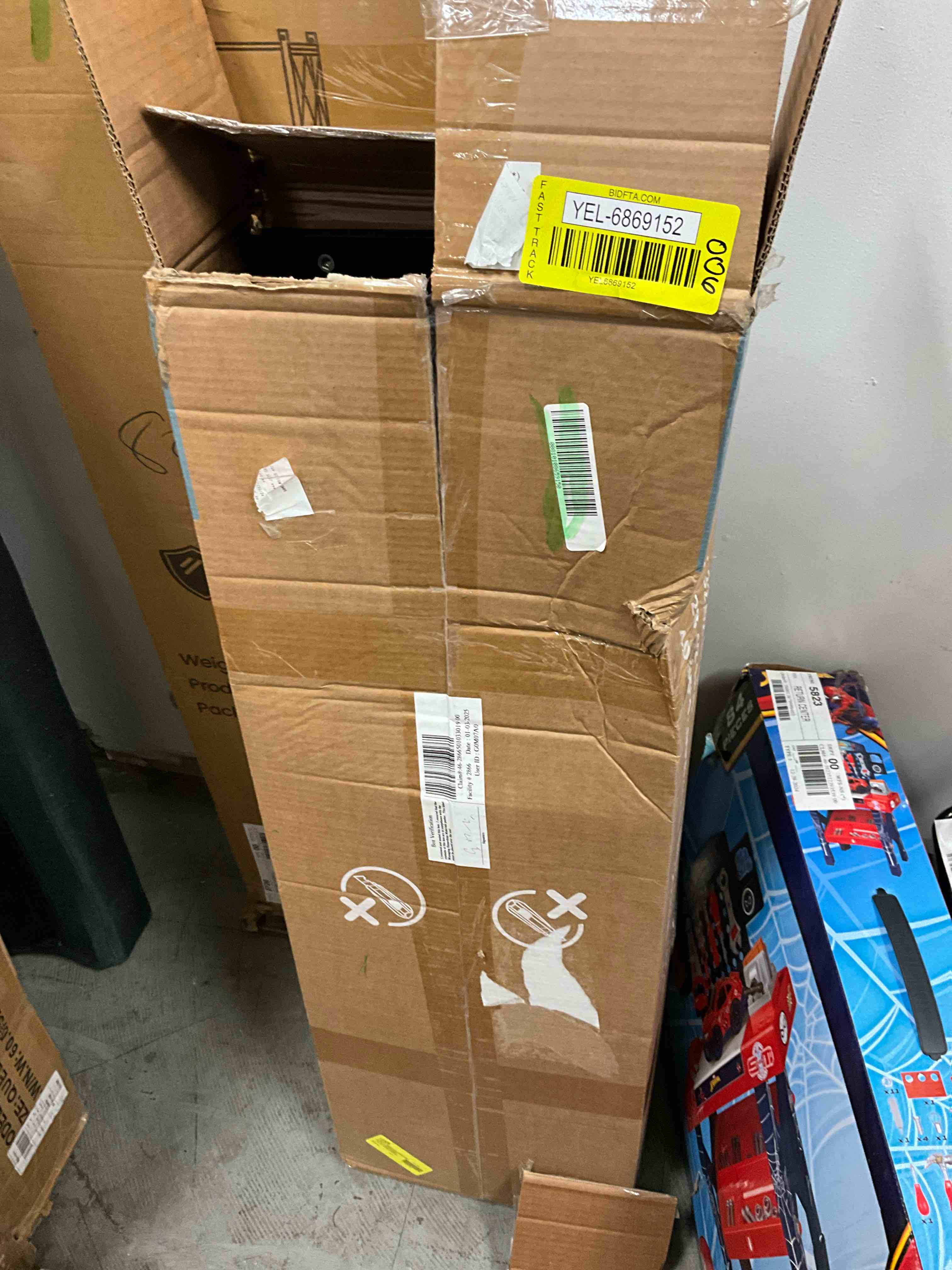 https://s3.amazonaws.com/lotting-images-prod/bidfta/YEL6869152_1739637734543.jpeg