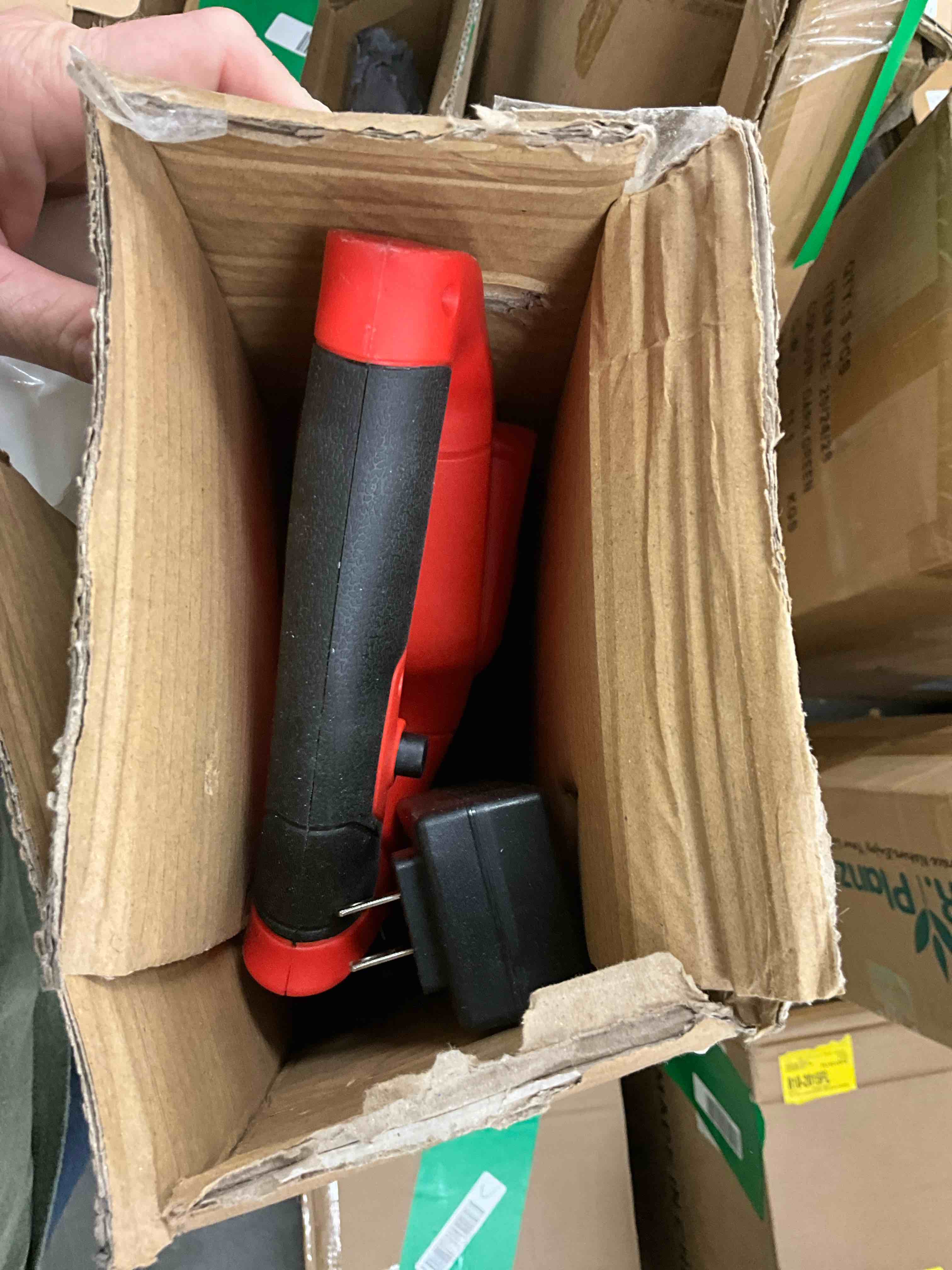 https://s3.amazonaws.com/lotting-images-prod/bidfta/YEL6871026_1730732073590.jpeg