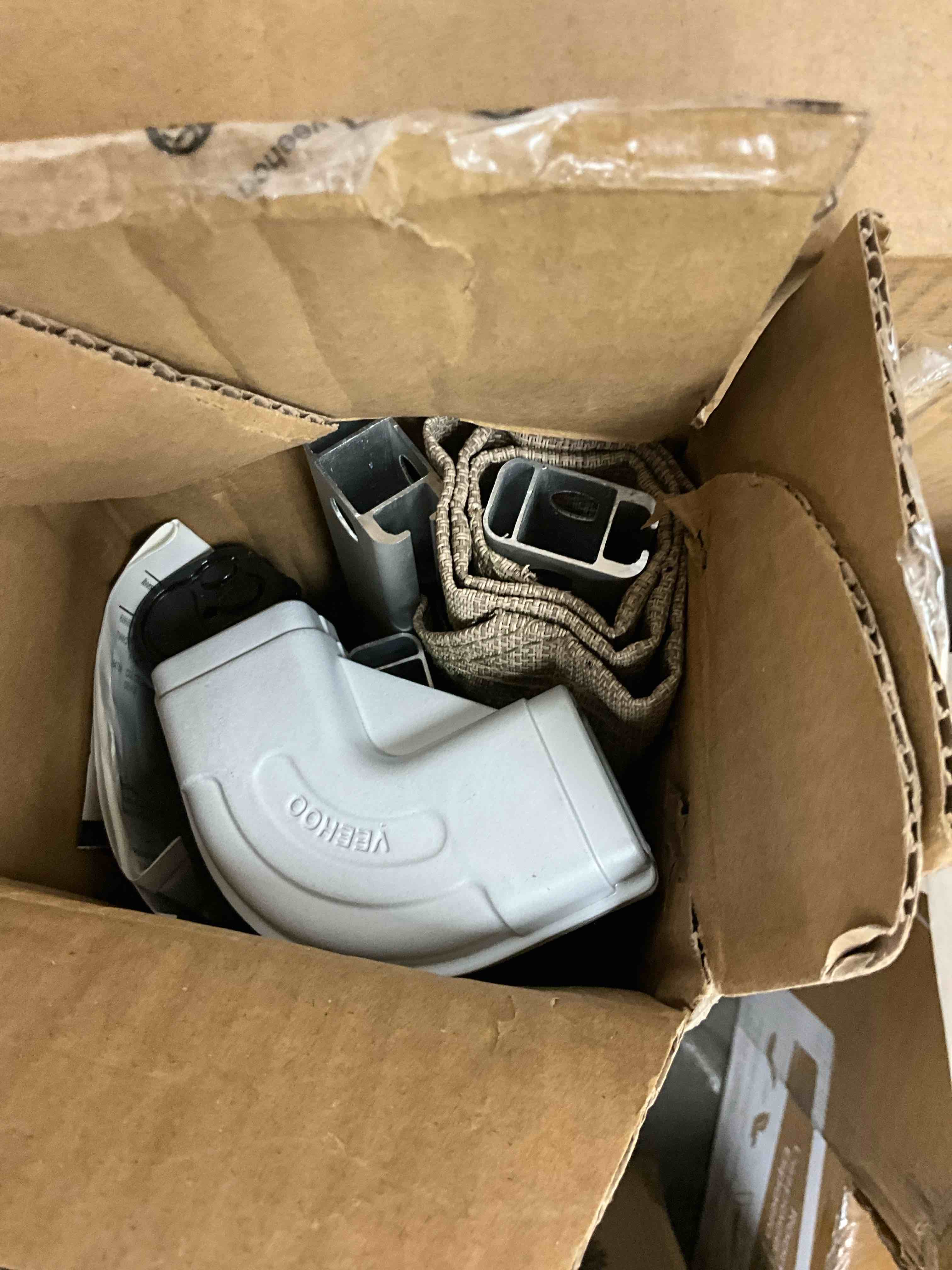 https://s3.amazonaws.com/lotting-images-prod/bidfta/YEL6871027_1730732186415.jpeg