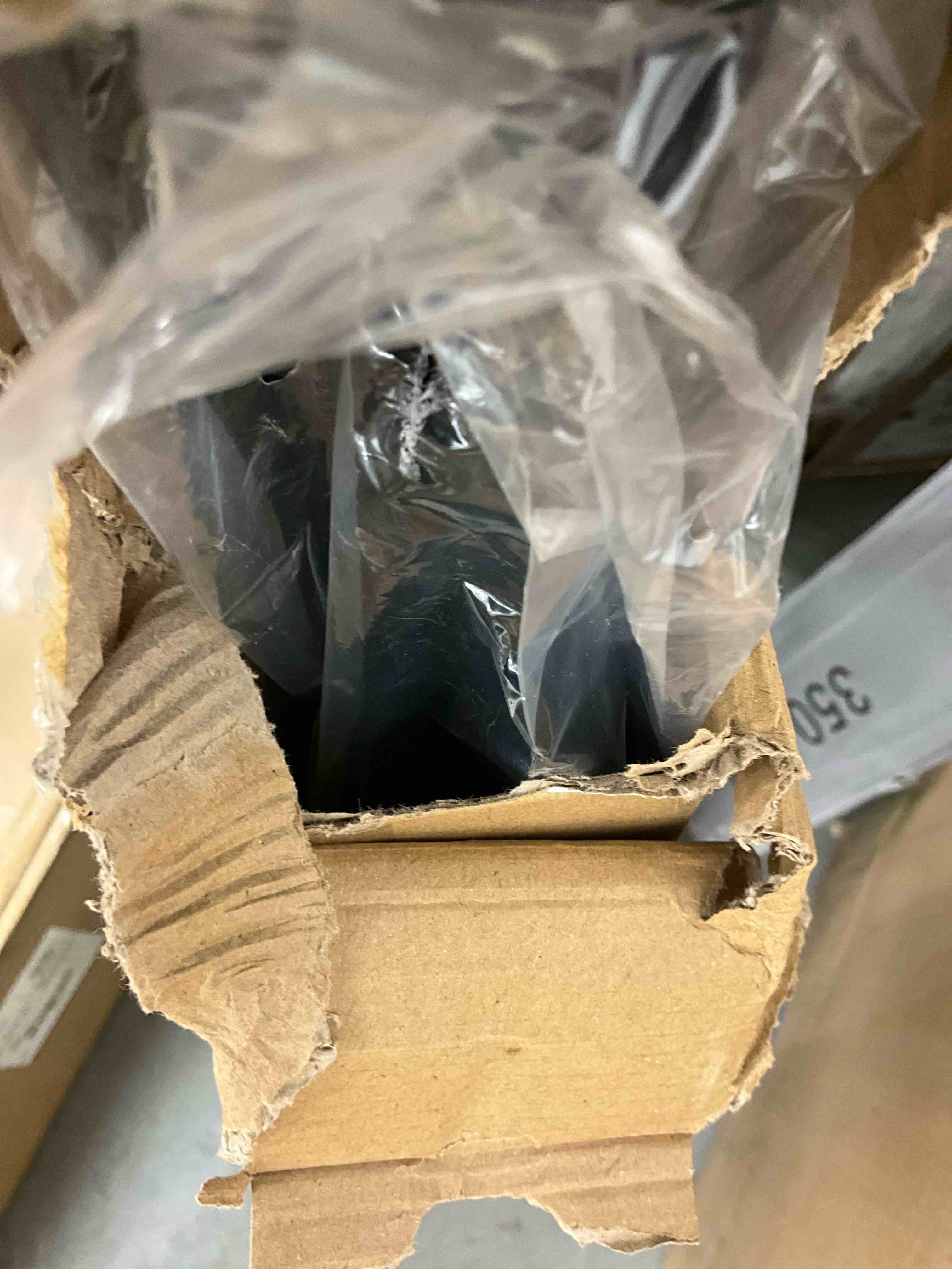 https://s3.amazonaws.com/lotting-images-prod/bidfta/YEL6871029_1730732748270.jpeg