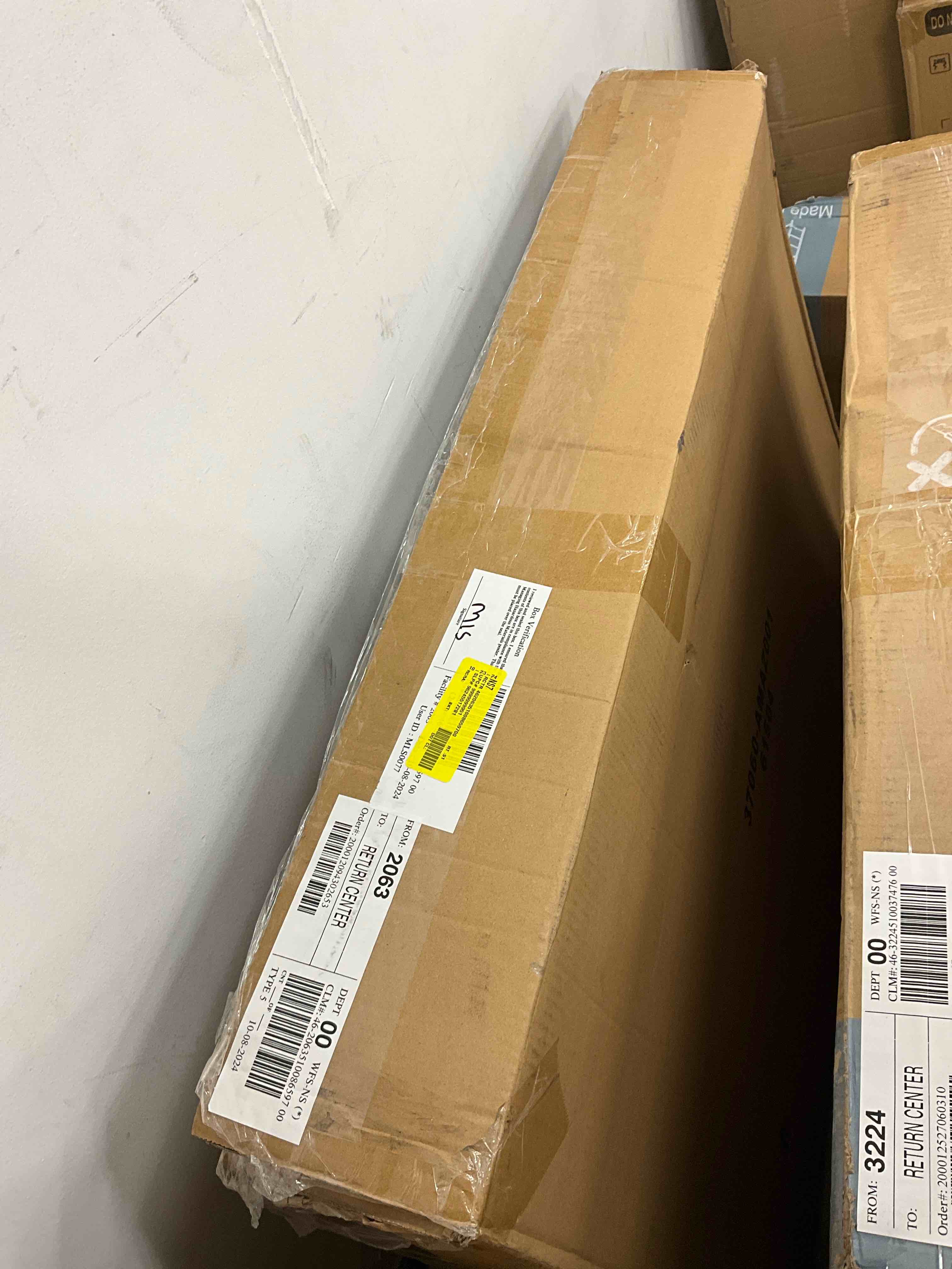 https://s3.amazonaws.com/lotting-images-prod/bidfta/YEL6871033_1730731684306.jpeg
