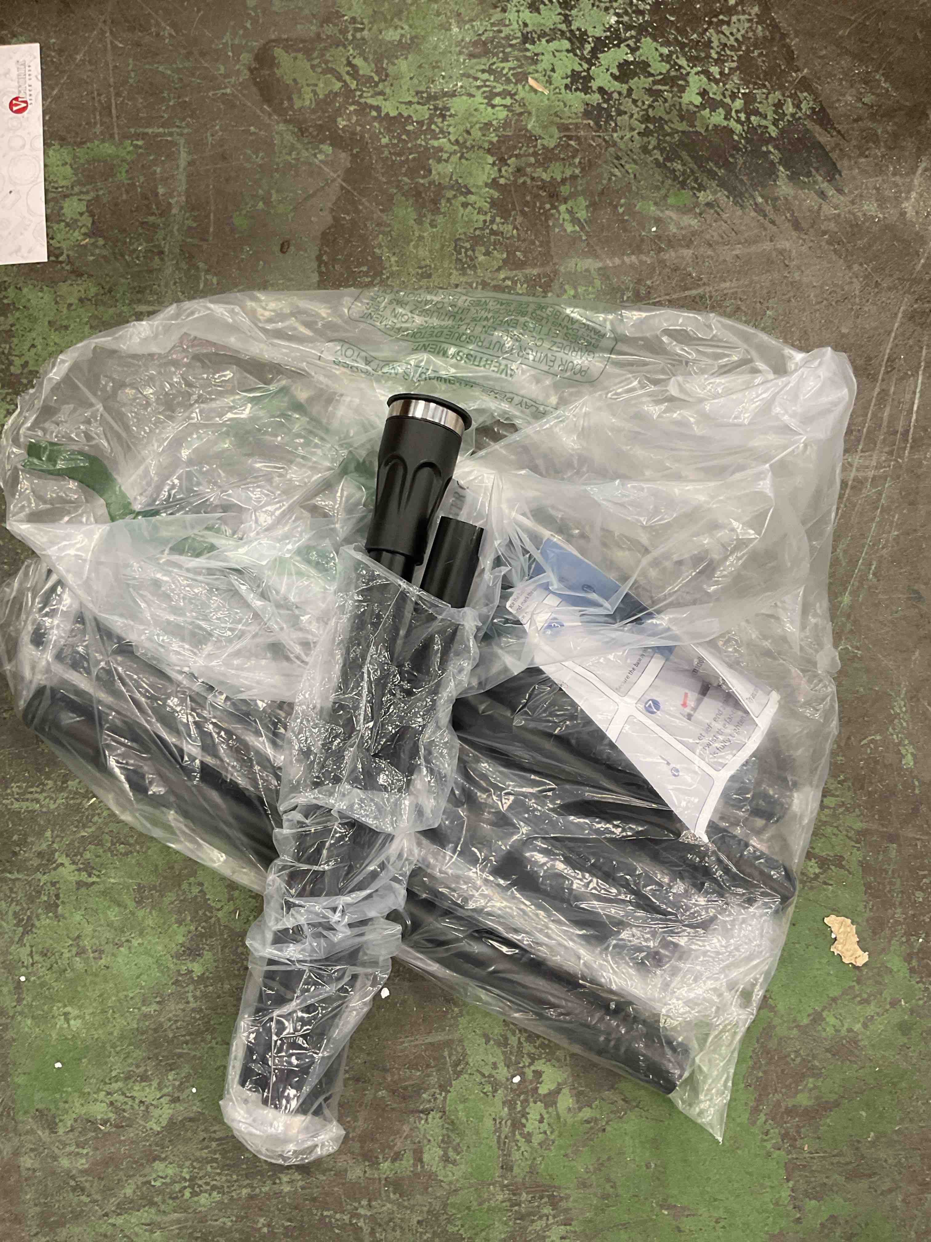 https://s3.amazonaws.com/lotting-images-prod/bidfta/YEL6871512_1727450547116.jpeg
