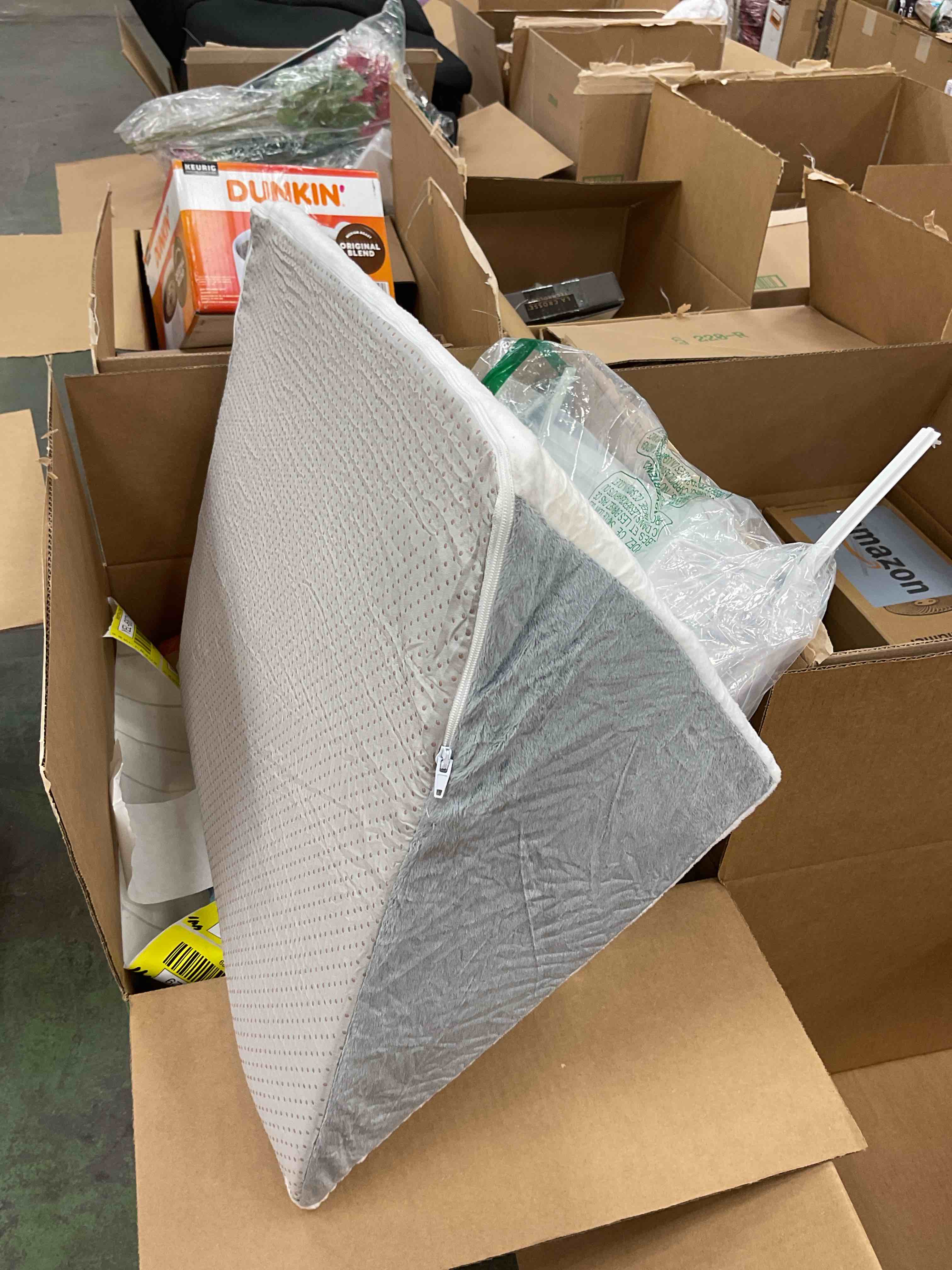 https://s3.amazonaws.com/lotting-images-prod/bidfta/YEL6871525_1727454883114.jpeg