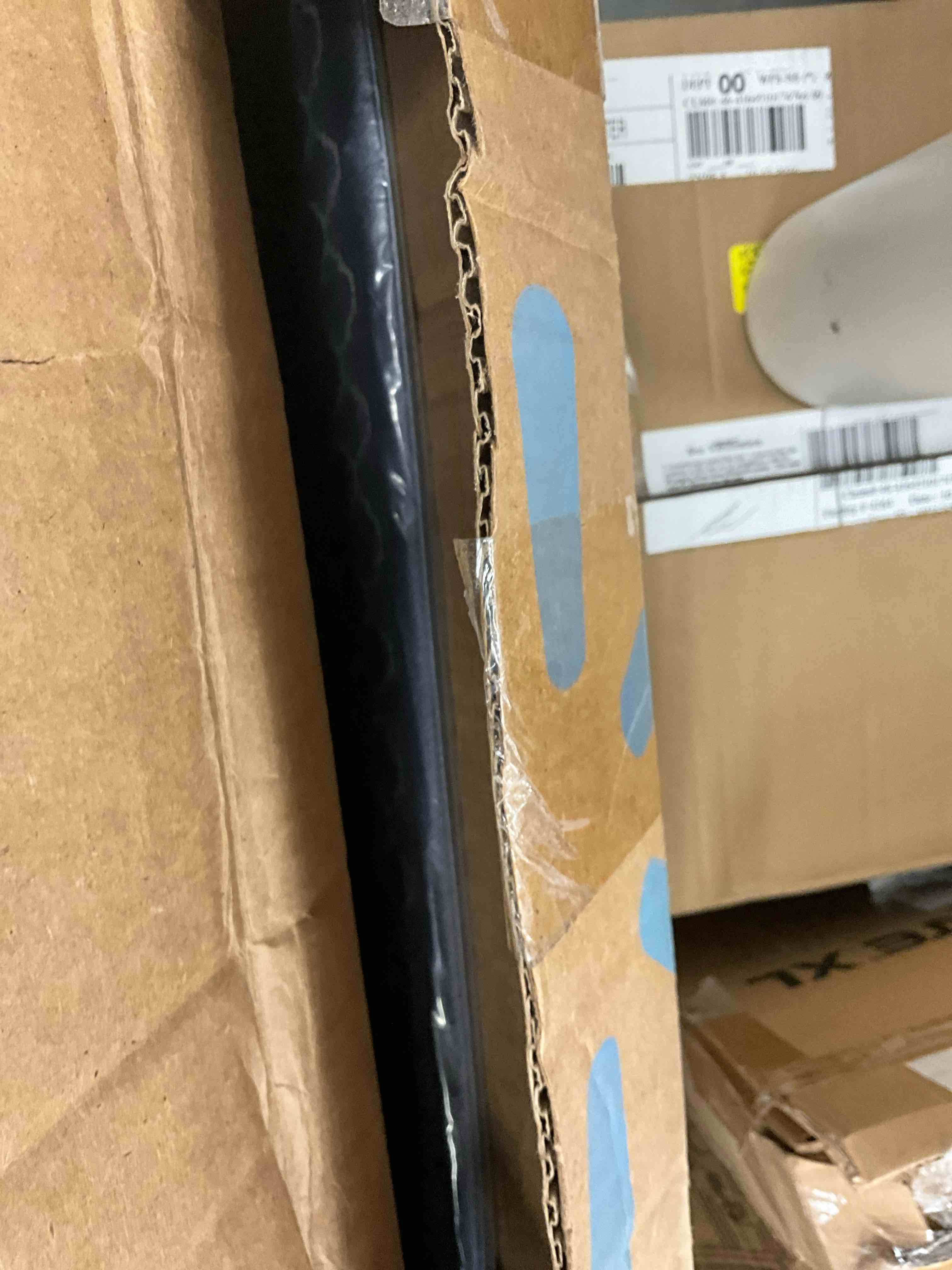 https://s3.amazonaws.com/lotting-images-prod/bidfta/YEL6871801_1730733995902.jpeg
