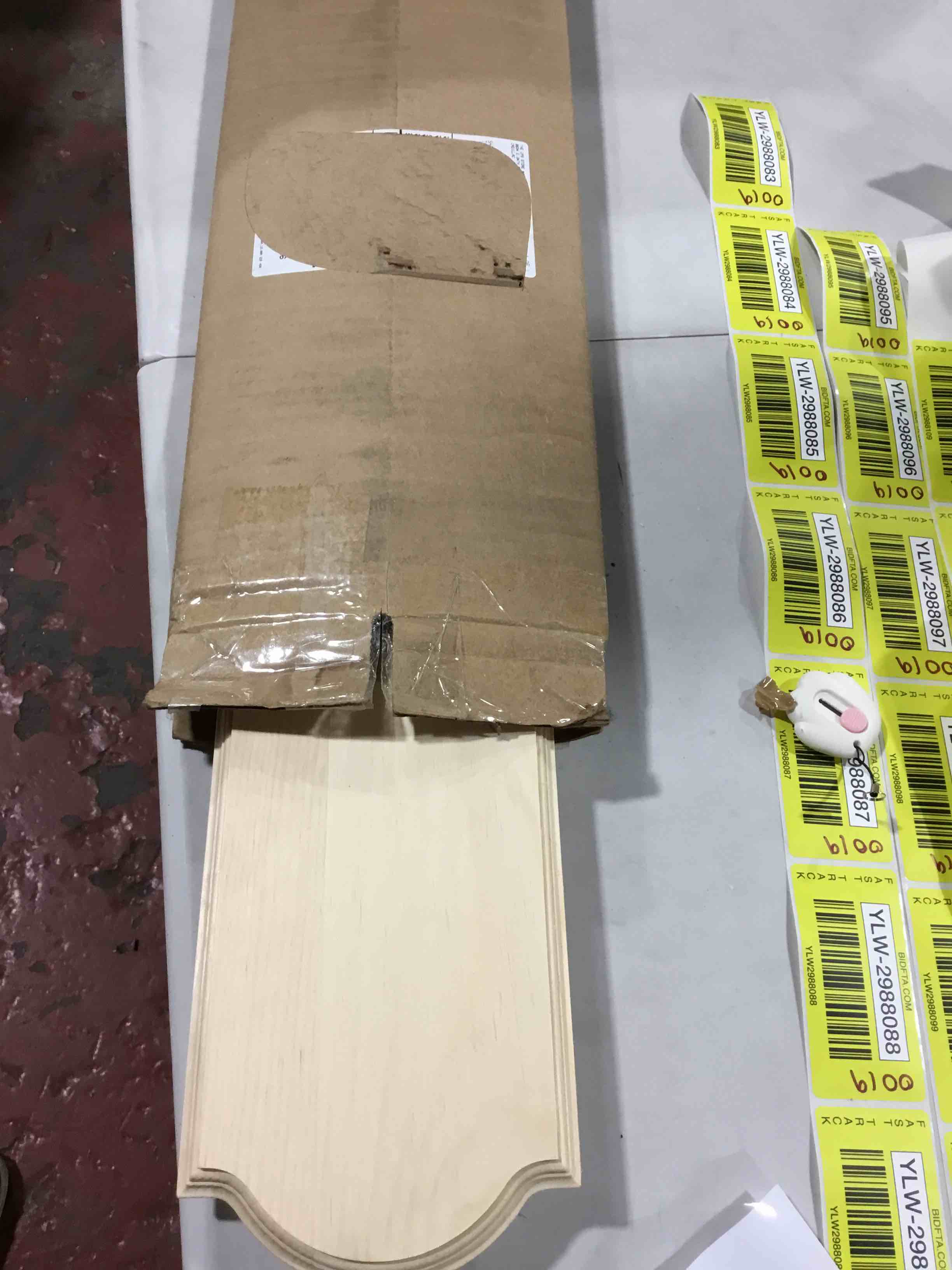 https://s3.amazonaws.com/lotting-images-prod/bidfta/YLW2988082_1704228947775.jpeg