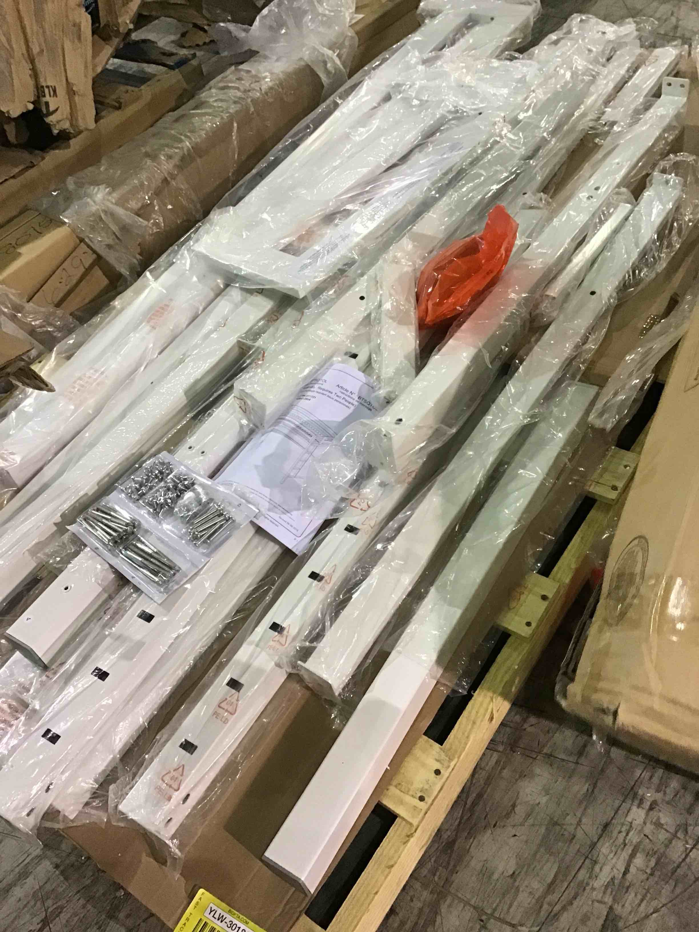 https://s3.amazonaws.com/lotting-images-prod/bidfta/YLW3018535_1659017979693.jpeg