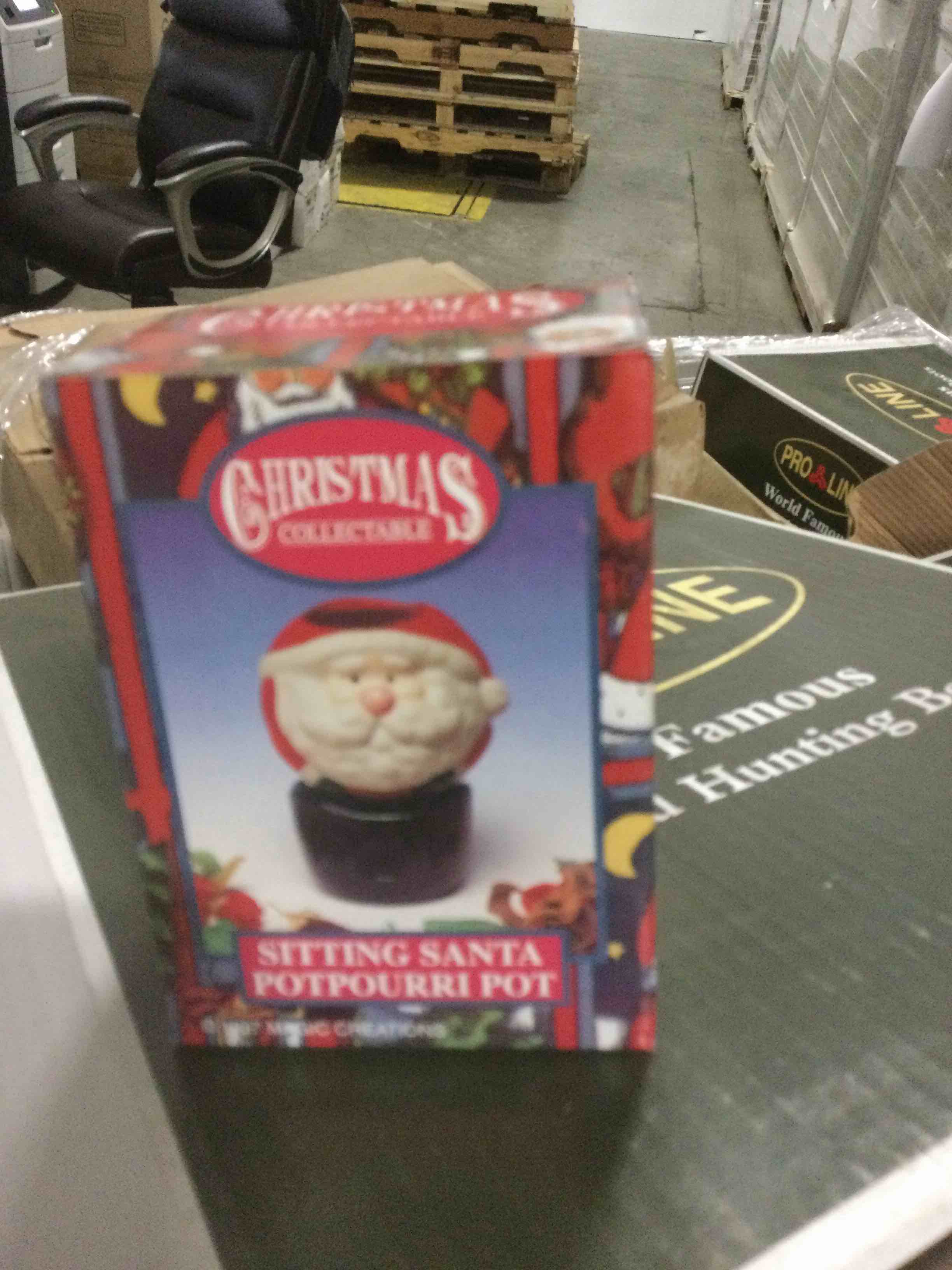 Christmas collectible sitting Santa potpourri pot