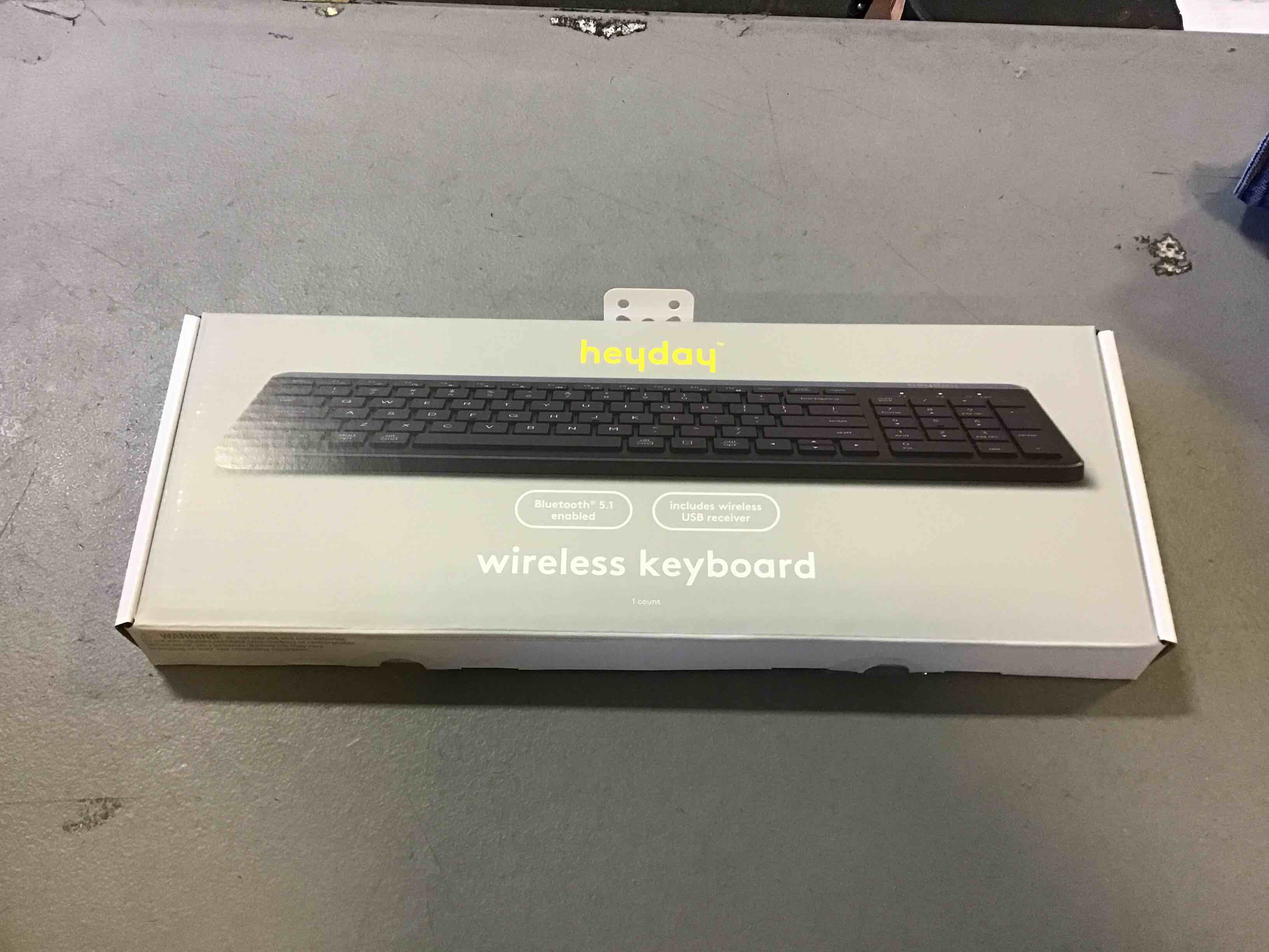 https://s3.amazonaws.com/lotting-images-prod/bidfta/_1669831668966.jpeg