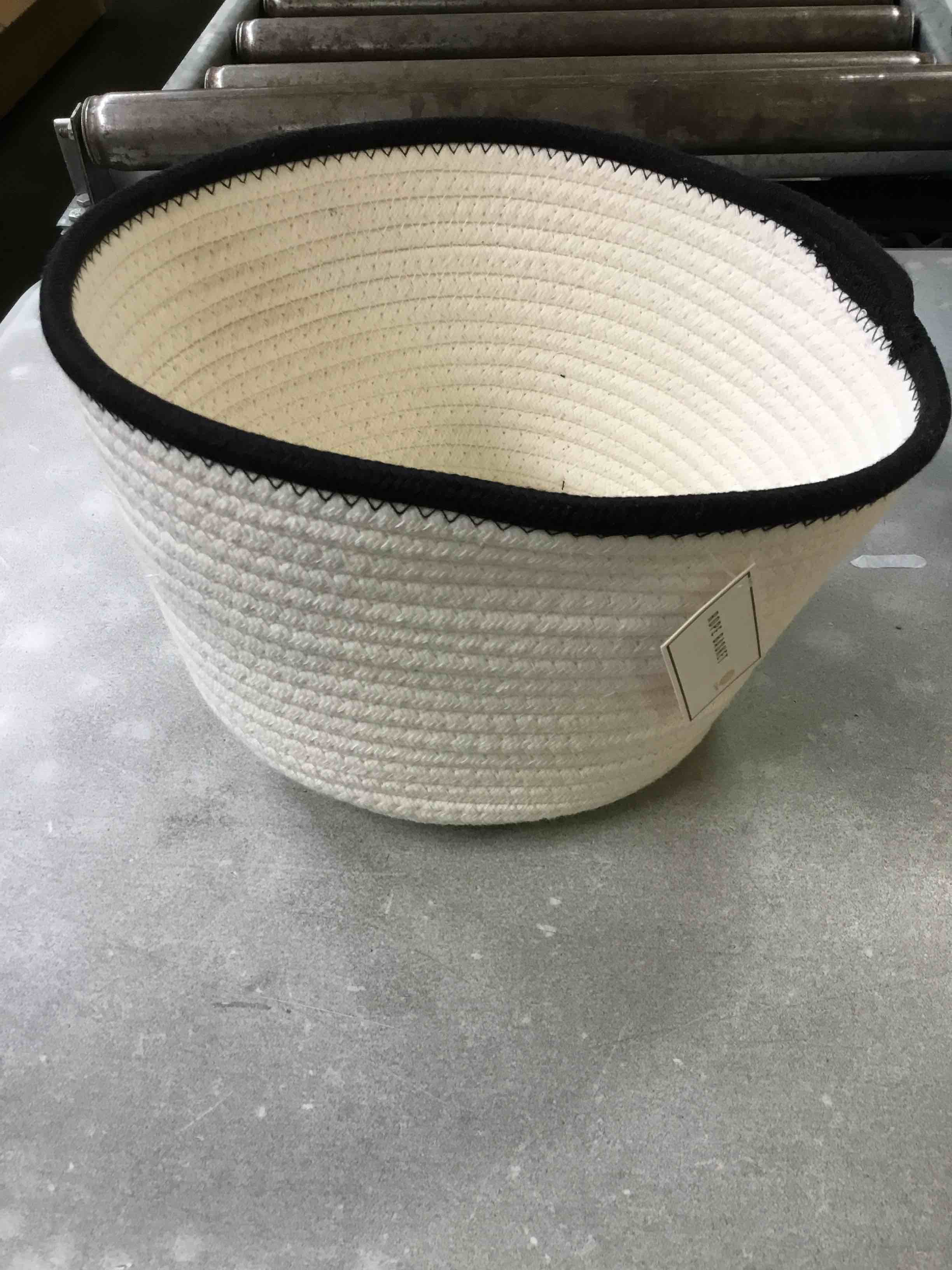 1 count Rope Basket 