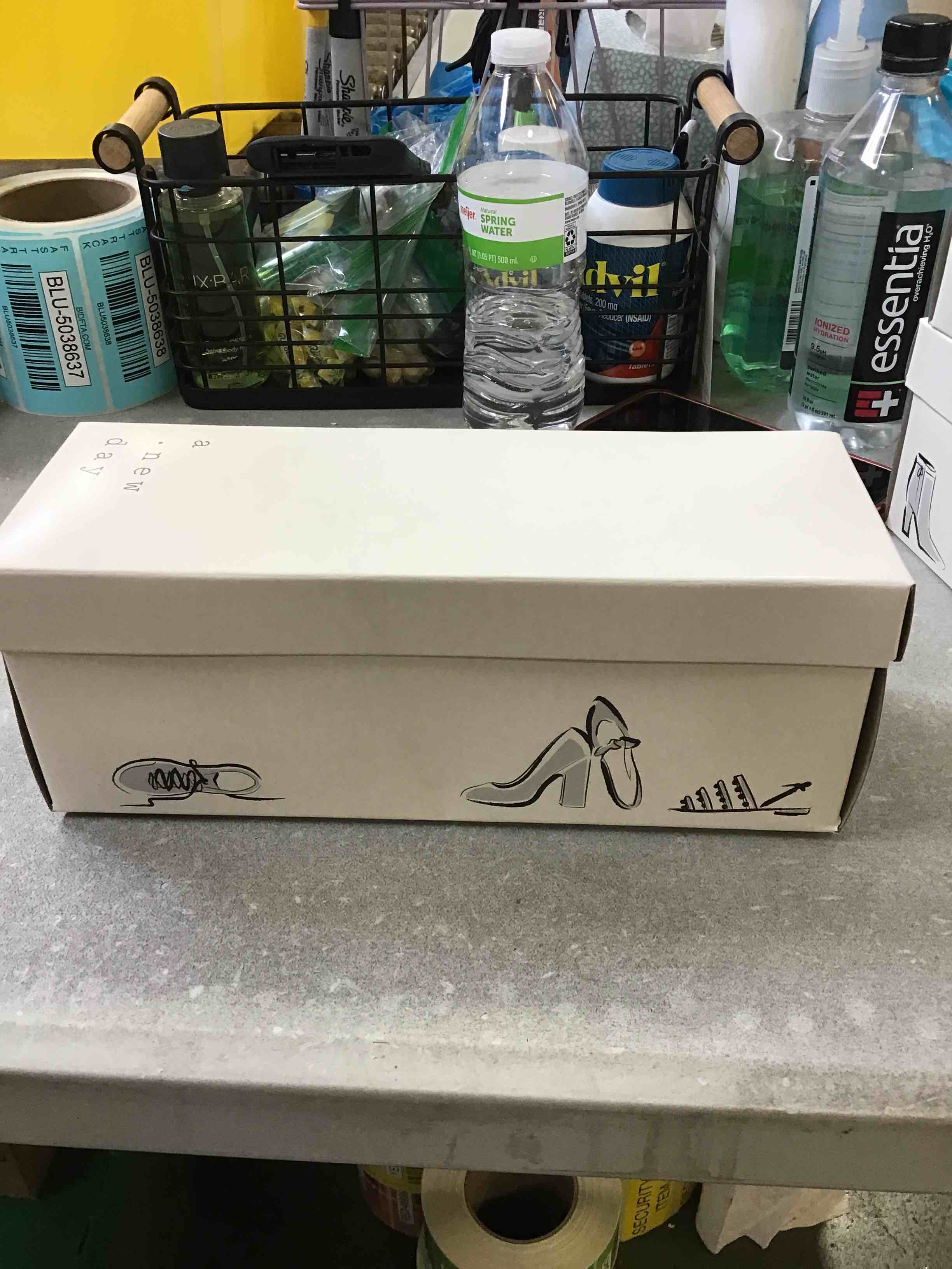https://s3.amazonaws.com/lotting-images-prod/bidfta/_1686331664624.jpeg