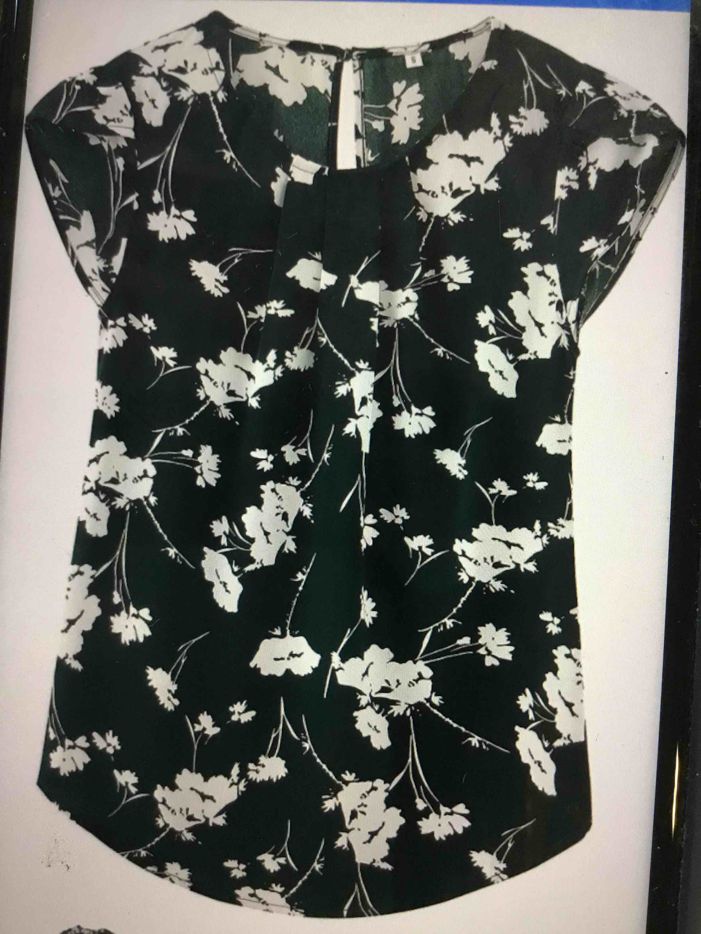  size M rate basic and casual chiffon blouse for women round neck with pleated detail sleeve castle back with curved Serra dura eye opening