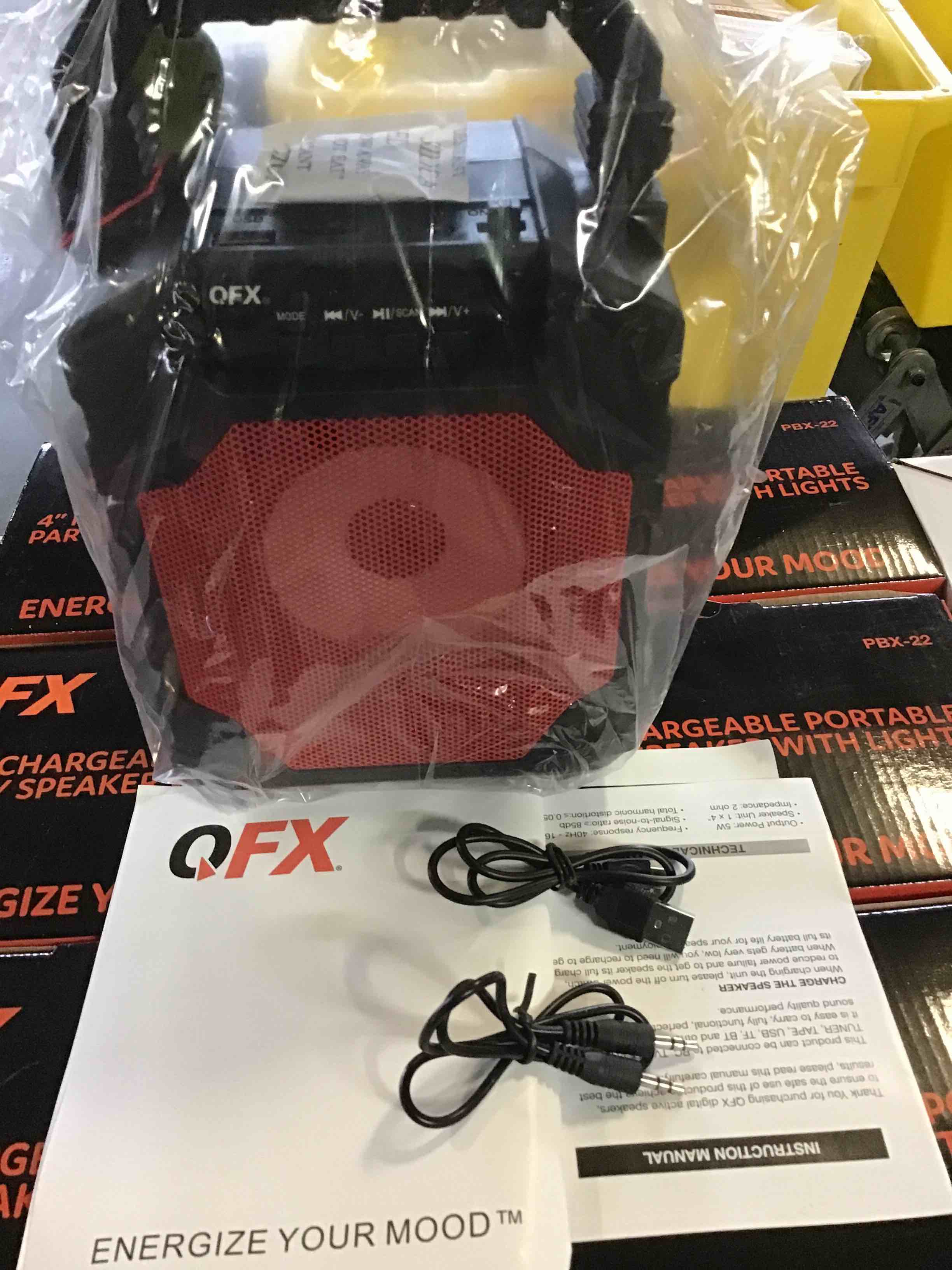 QFX PBX-22 4” RECHARGEABLE PORTABLE PARTY SPEAKER WITH LIGHTS 